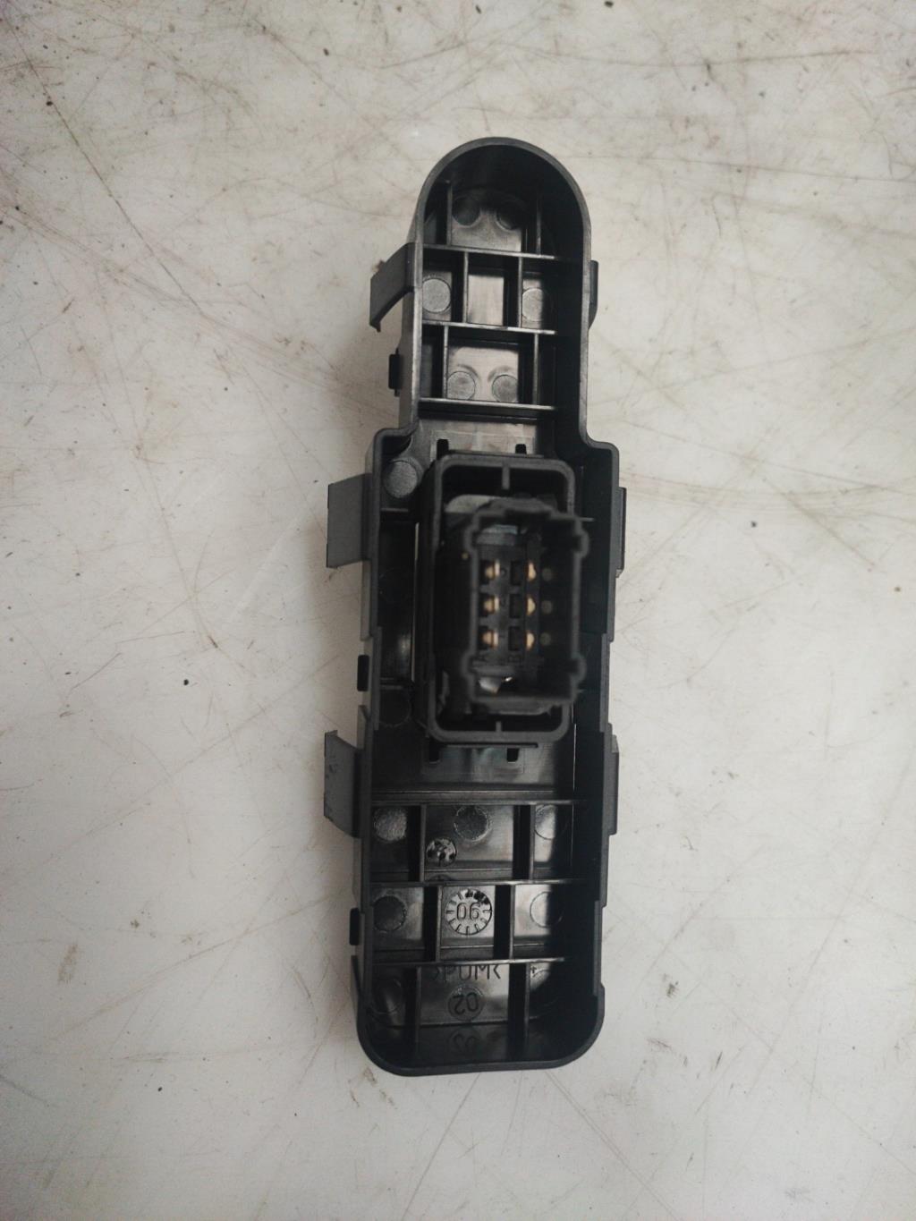 Interruttore lavacristalli anteriore destro PEUGEOT 207 PHASE 1 Diésel - 1