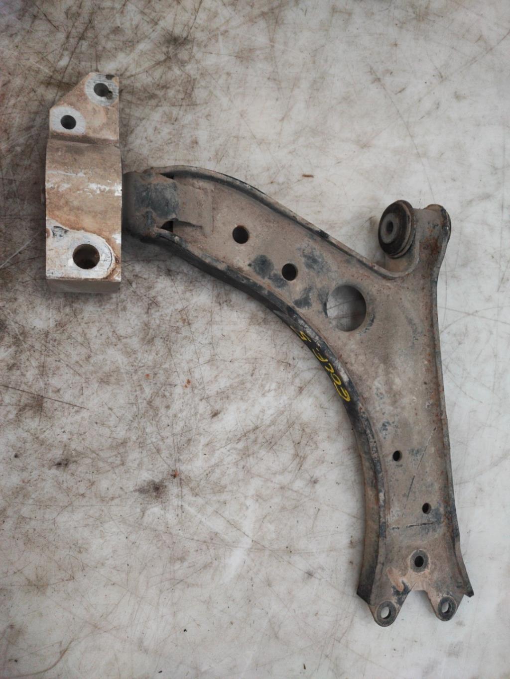 Triangle avant droit VOLKSWAGEN GOLF 5 Diesel - 1