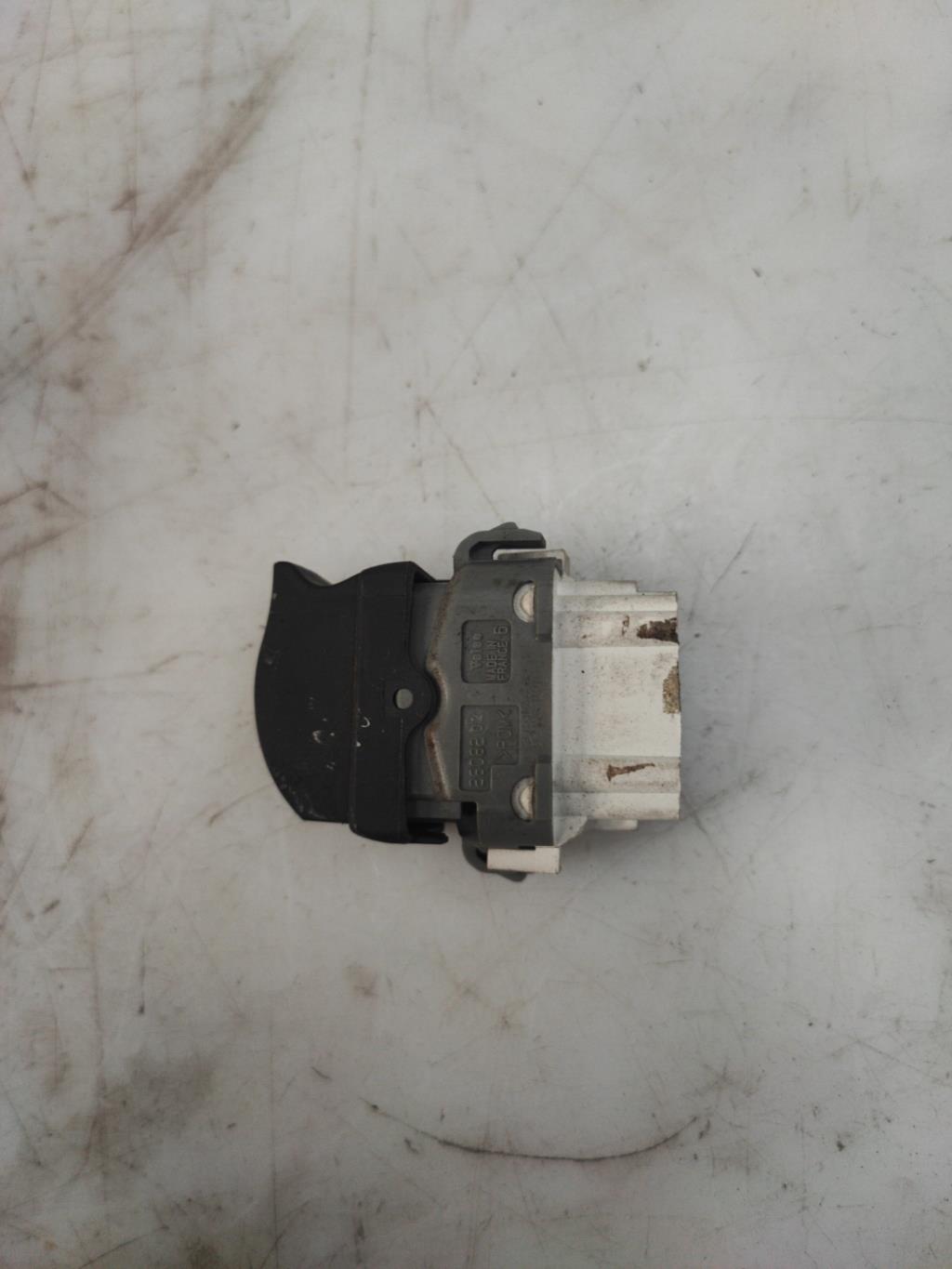 Interruttore lavacristalli posteriore destro RENAULT MEGANE 2 PHASE 1 BREAK Diésel - 1