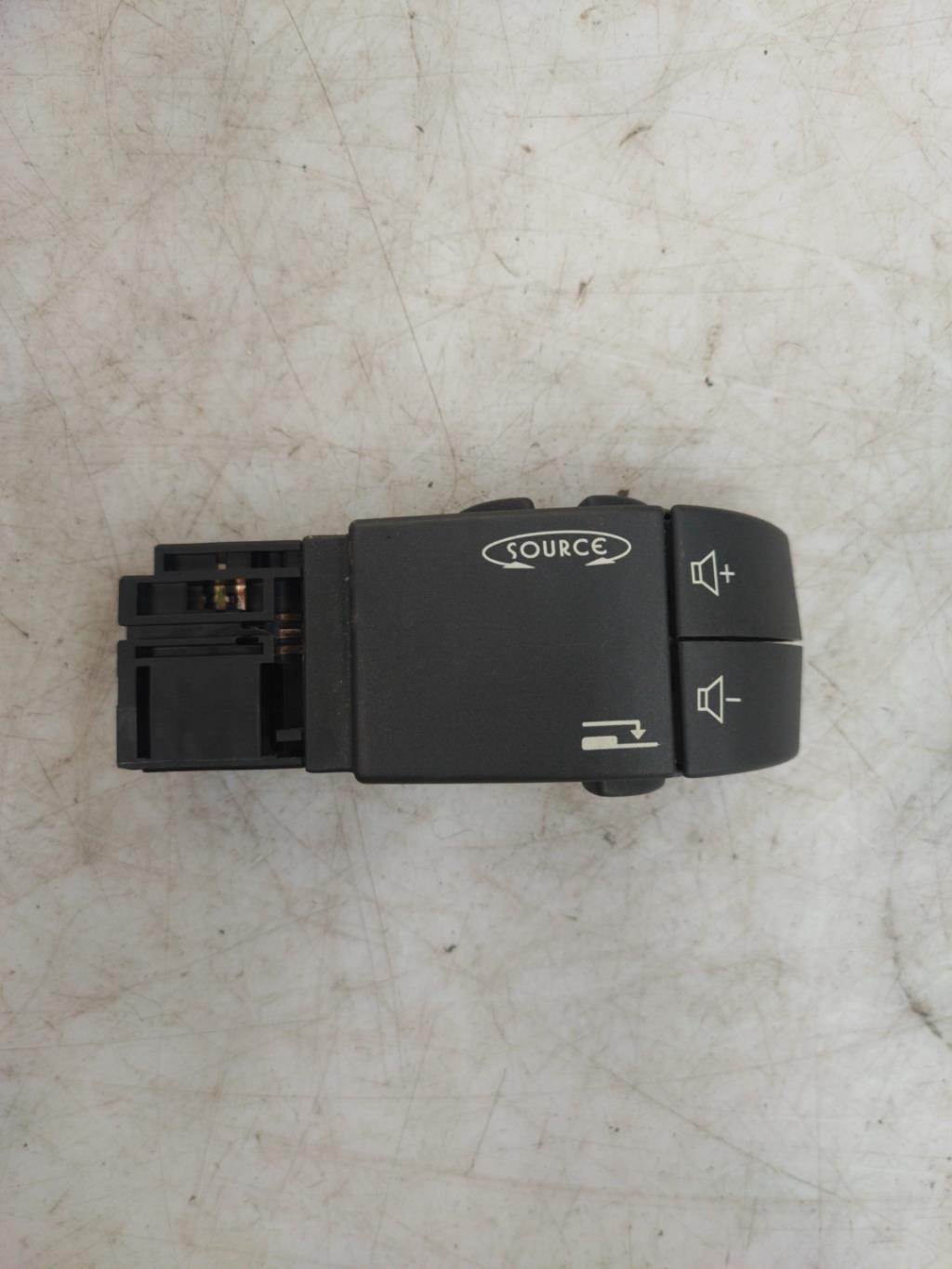 Commande autoradio RENAULT TWINGO 2 PHASE 1 Diesel - 1