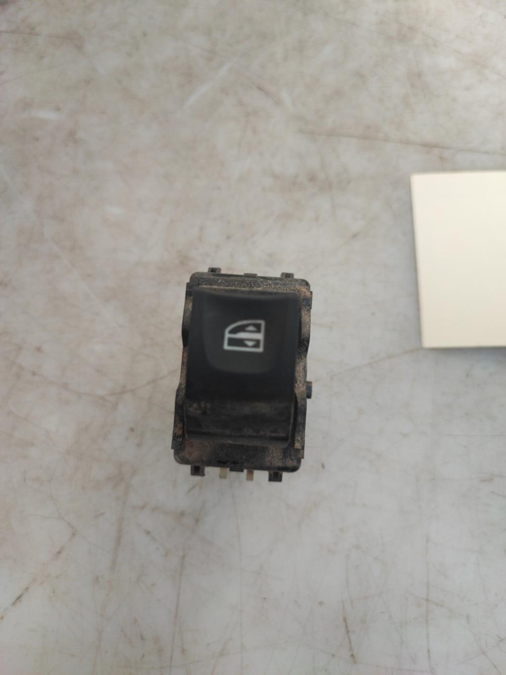Interruttore lavacristalli posteriore destro DACIA DUSTER 1 PHASE 2 Diésel - 1