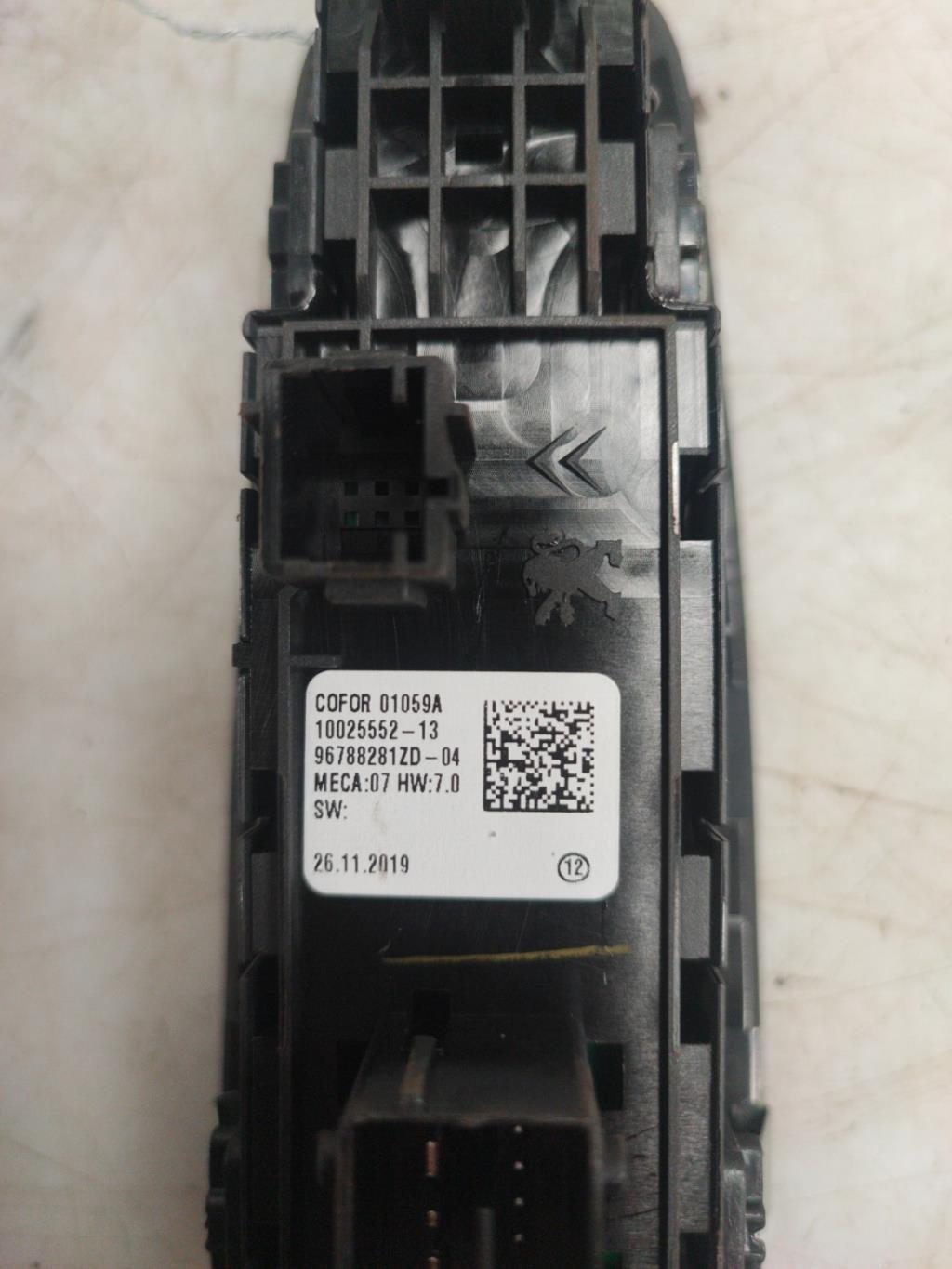 Interruttore lavacristalli anteriore sinistro PEUGEOT 308 2 SW PHASE 2 BREAK Diésel - 1
