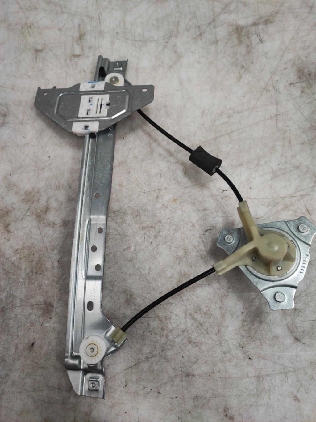 Alzacristalli manuale posteriore destro CITROEN C3 2 PHASE 1 Gasolina - 1