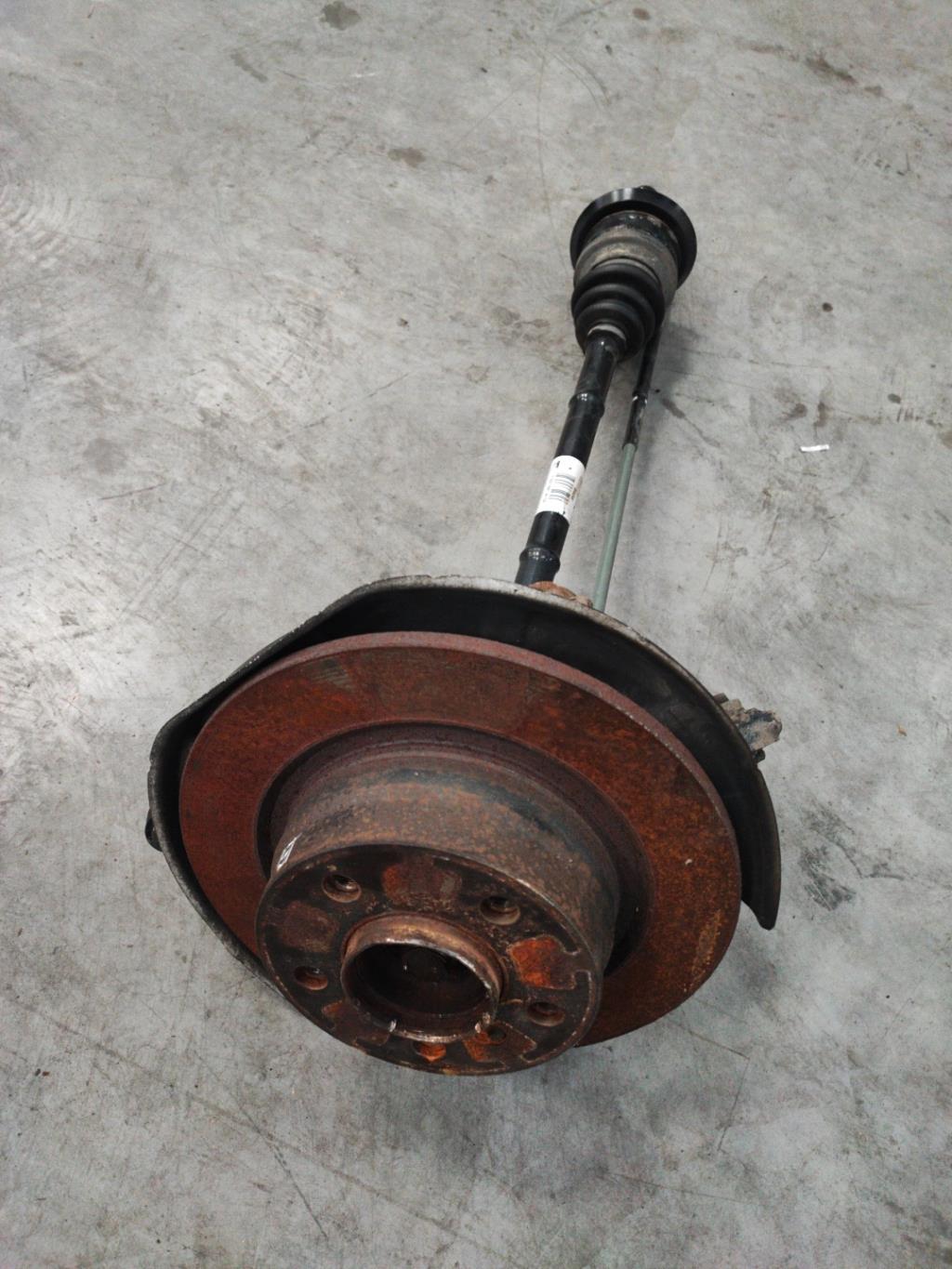 Mozzo posteriore sinistro BMW SERIE 1 F21 PHASE 1 Diésel - 1
