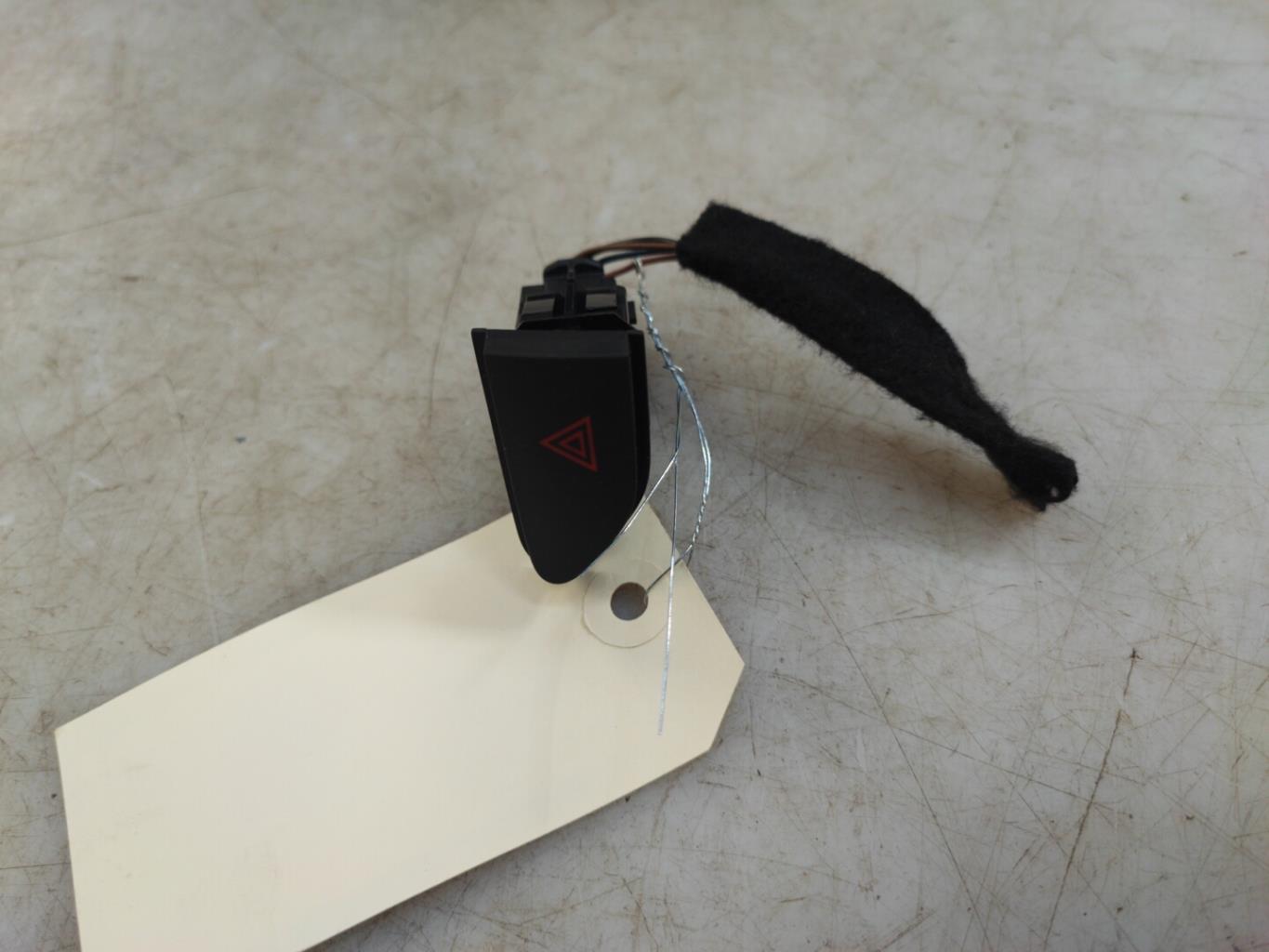 Bouton de warning RENAULT CLIO 4 PHASE 2 Diesel - 1