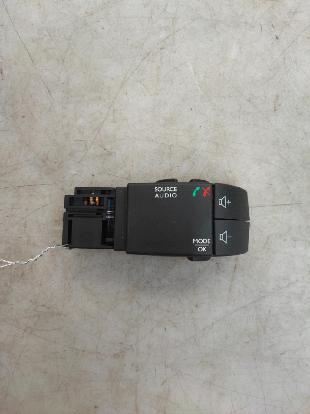 Commande autoradio RENAULT CLIO 4 PHASE 2 Diesel - 1