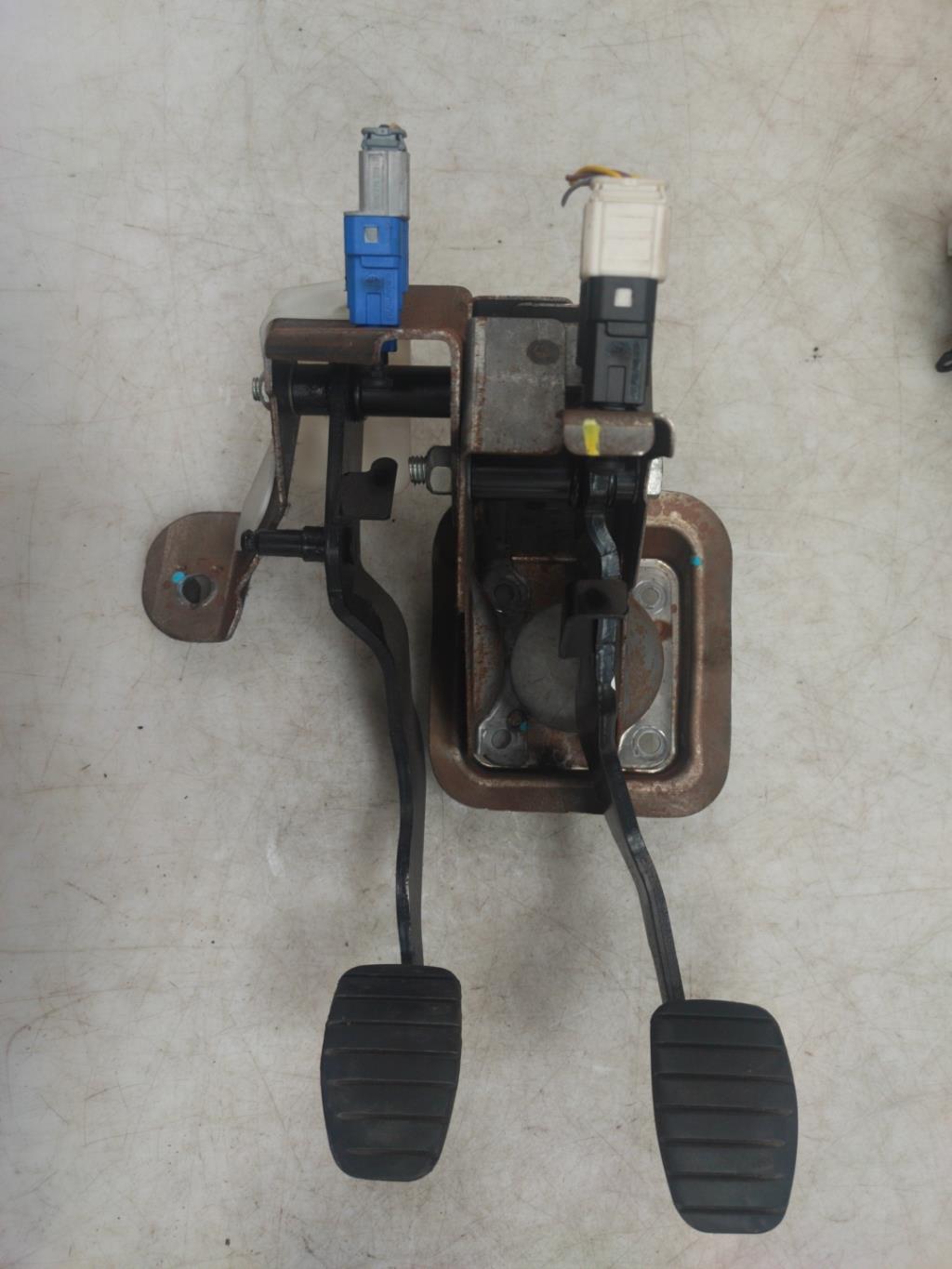 Pedale de frein RENAULT TWINGO 2 PHASE 1 Essence - 1