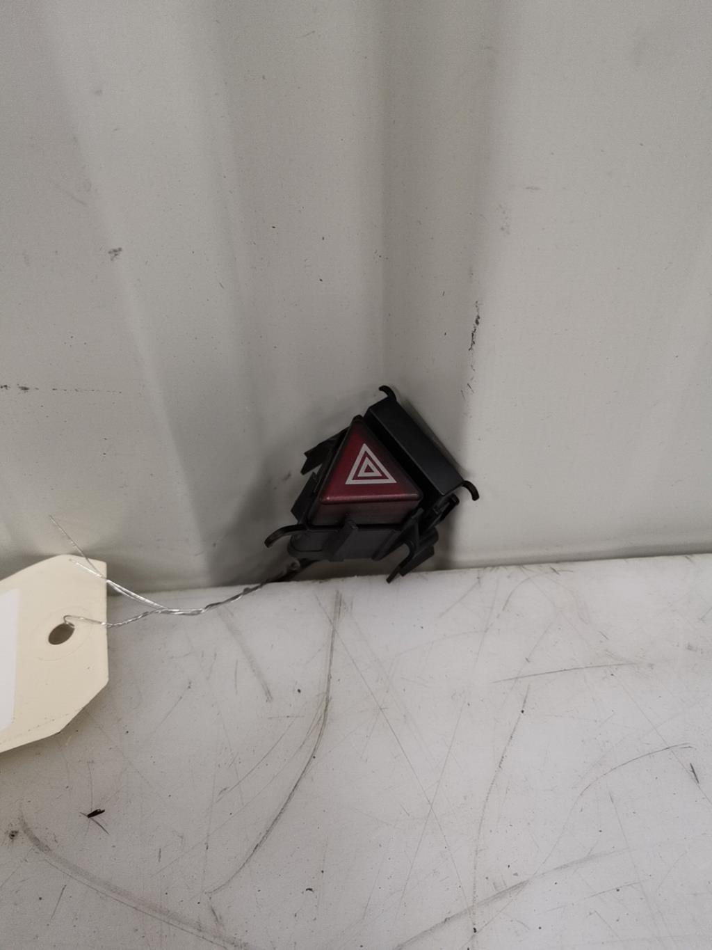 Interruttore luci emergenza MERCEDES CLASSE A 169 PHASE 1 Diésel - 1