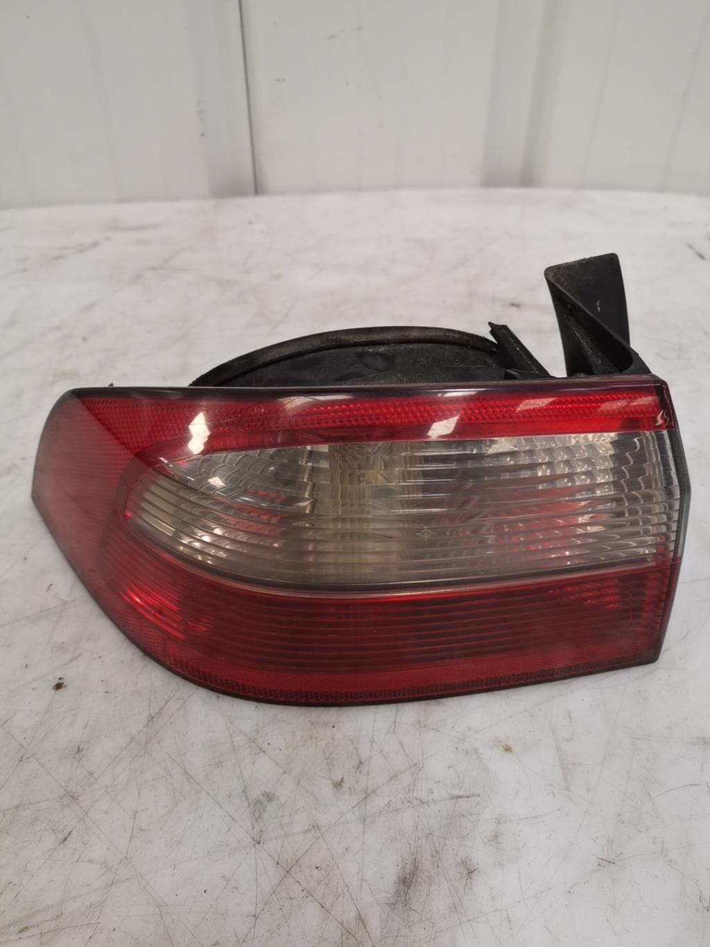 Fanale posteriore principale sinistro (luci) RENAULT LAGUNA 2 PHASE 1 Gasolina - 1