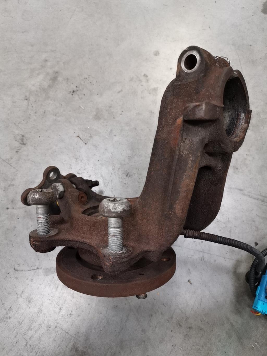 Moyeu avant gauche CITROEN C2 PHASE 1 Essence - 1