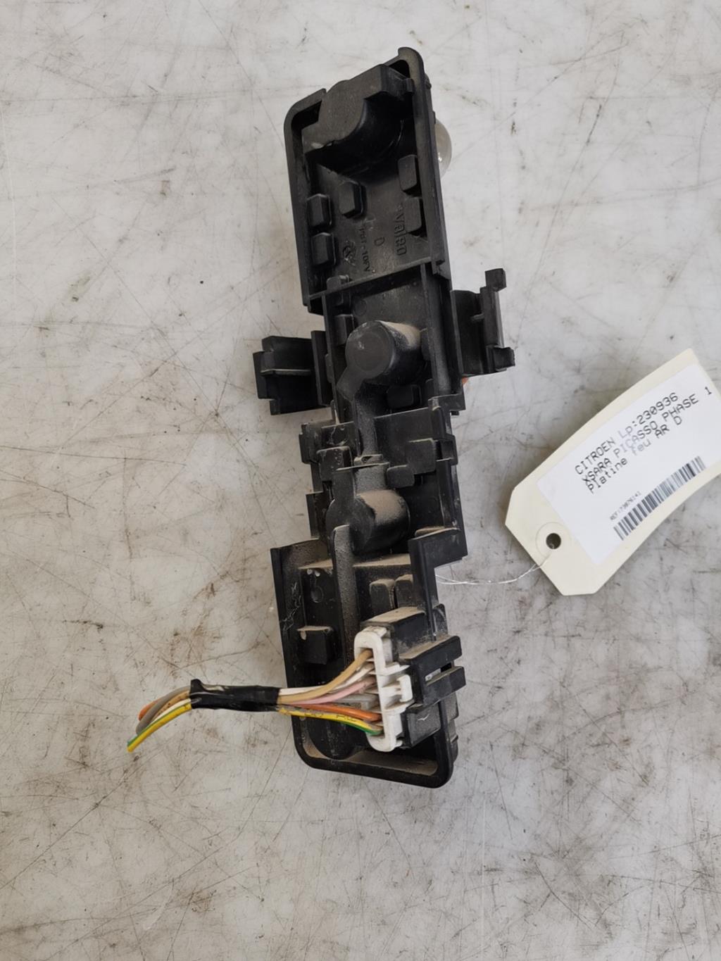 Base portalampade fanale posteriore destro CITROEN XSARA PICASSO PHASE 1 Diésel - 1