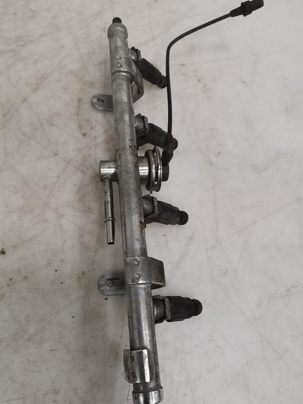 Rampe injection MINI MINI 1 R50/R53 PHASE 1 Essence - 1