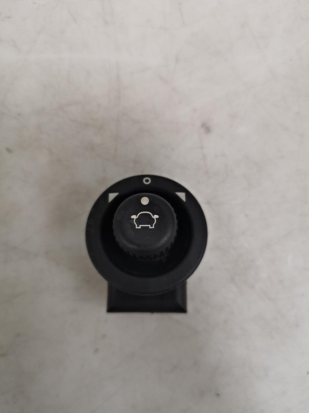 Commande retroviseurs FORD MONDEO 2 BREAK Diesel - 1