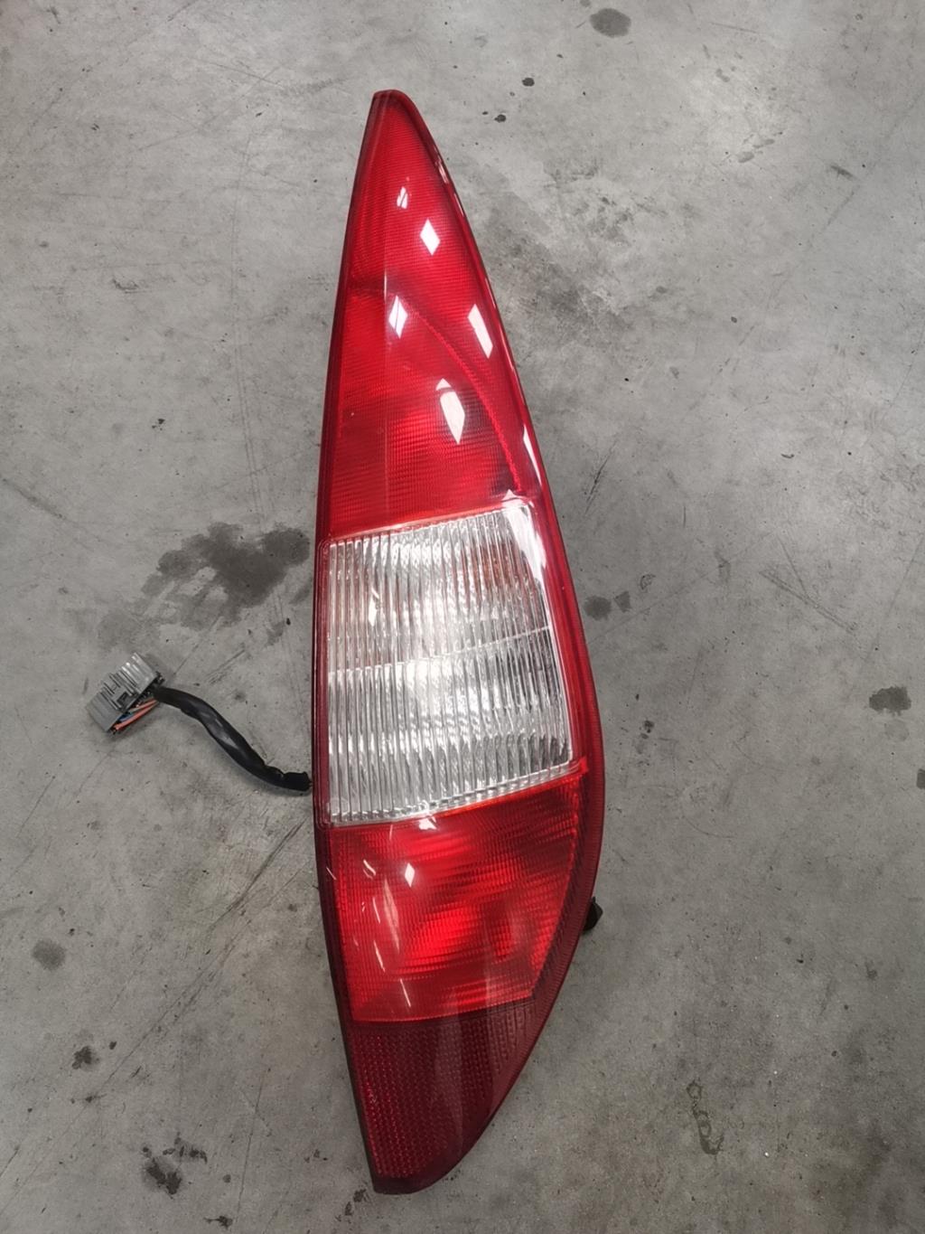 Fanale posteriore principale destro (luci) FORD MONDEO 2 BREAK Diésel - 1
