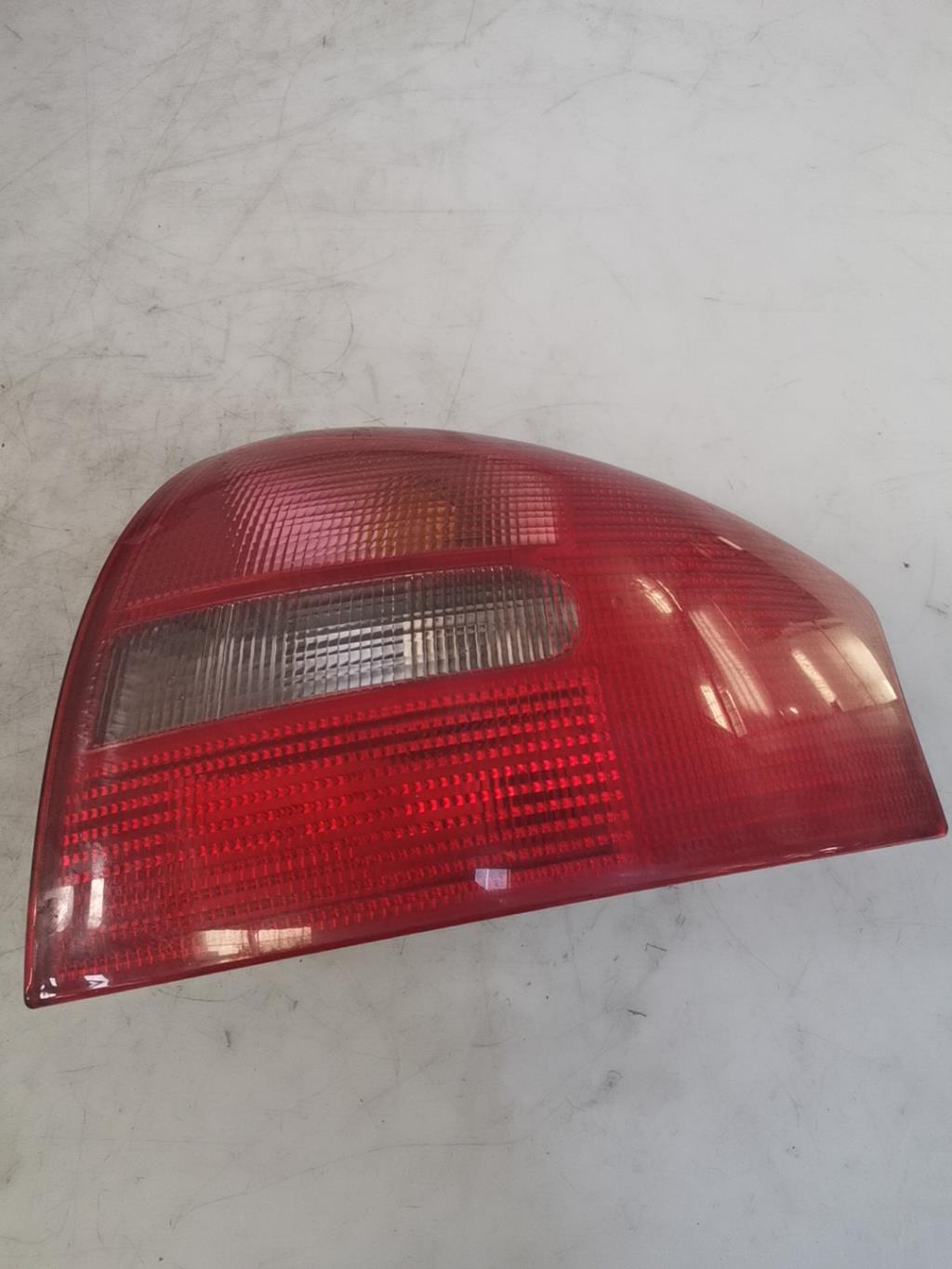 Fanale posteriore principale destro (luci) AUDI A6 2 PHASE 1 Gasolina - 1