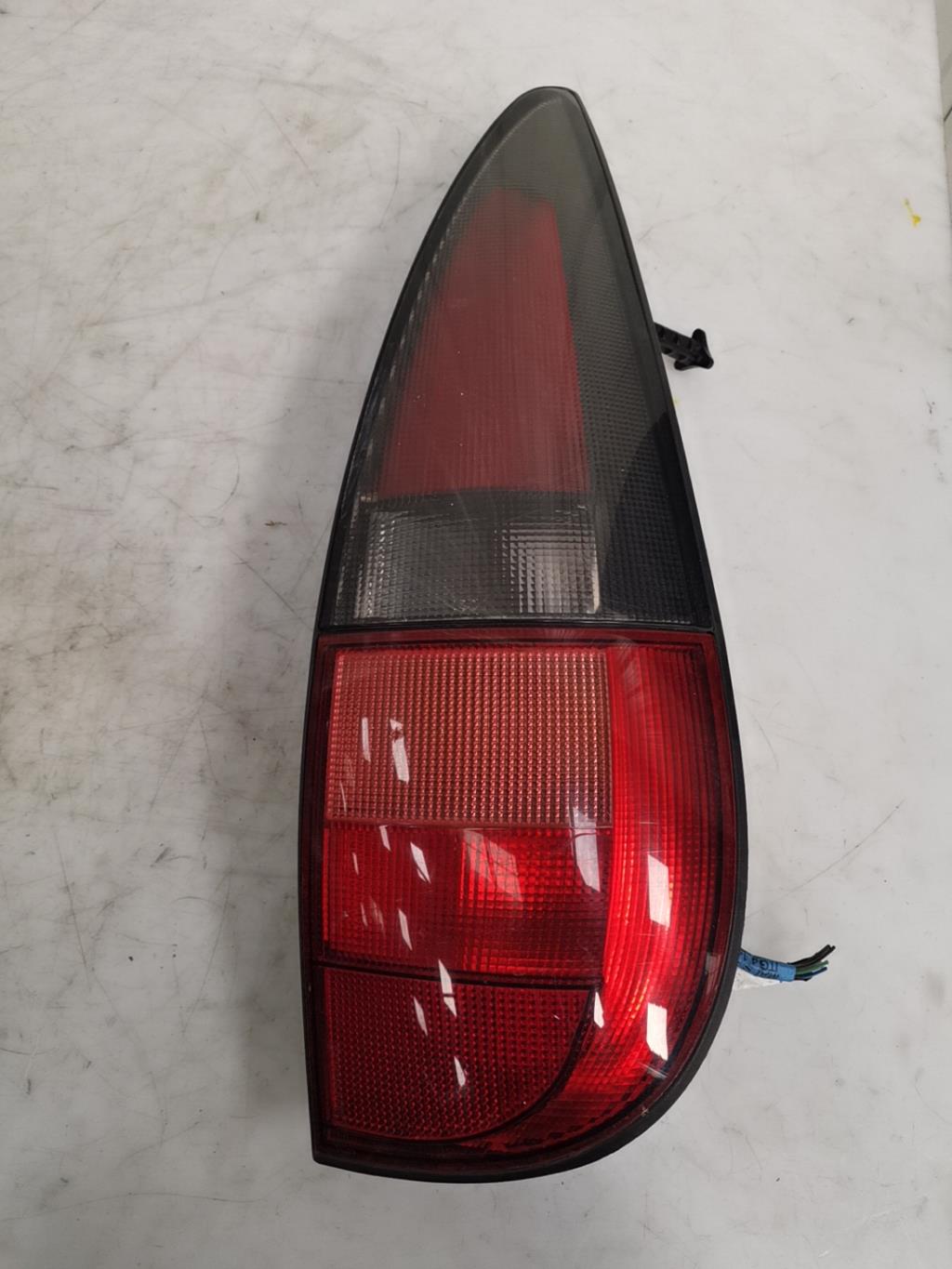Fanale posteriore principale destro (luci) RENAULT LAGUNA 1 PHASE 1 BREAK Gasolina - 1