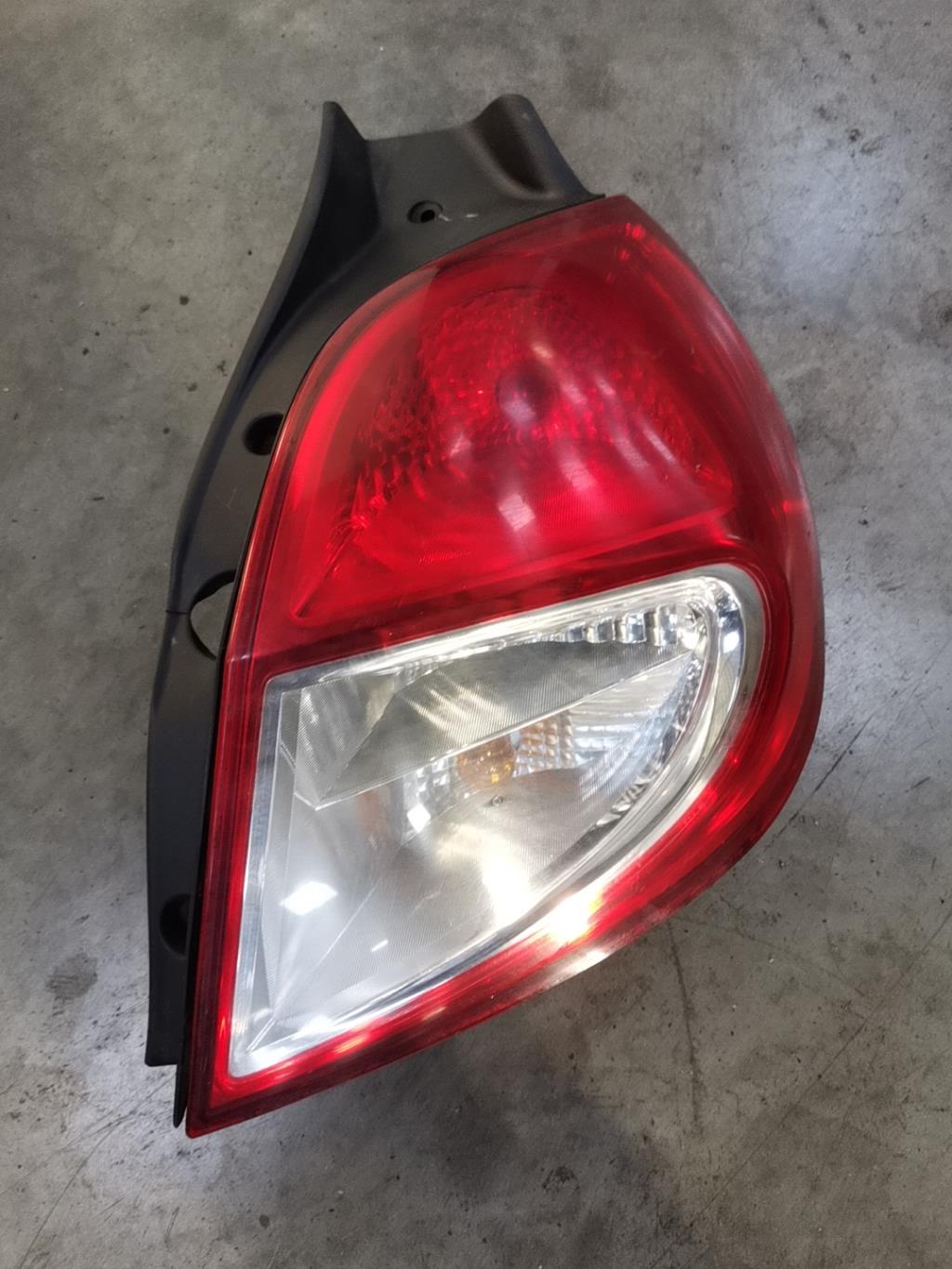 Fanale posteriore principale destro (luci) RENAULT CLIO 3 PHASE 2 Diésel - 1