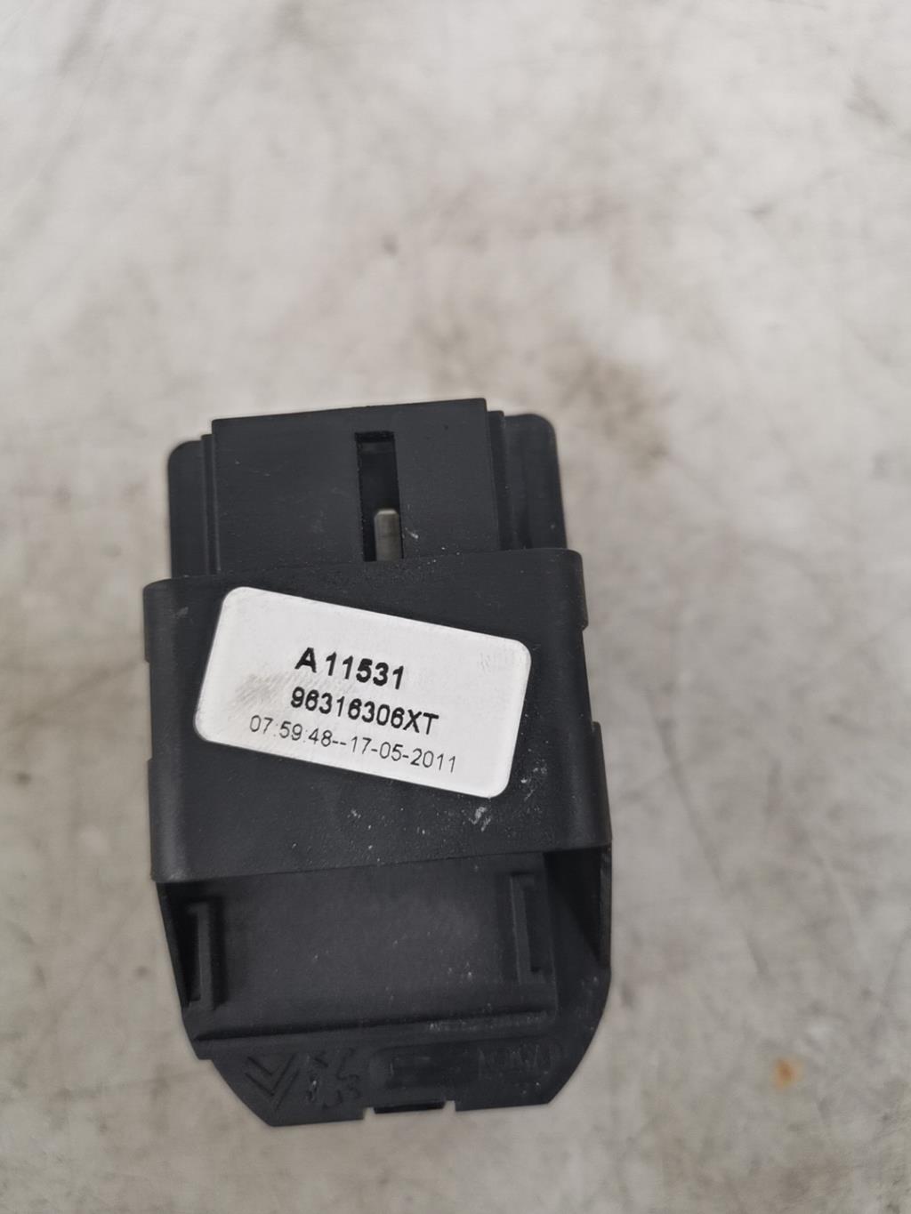 Interruptor de elevalunas PEUGEOT 206+ Diésel - 1