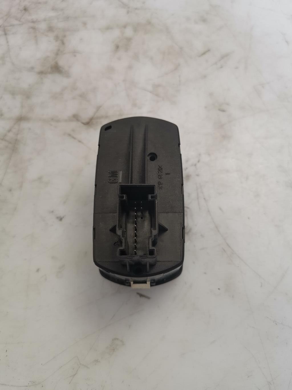 Interrupteur de leve vitre avant gauche OPEL CORSA D PHASE 2 Diesel - 1