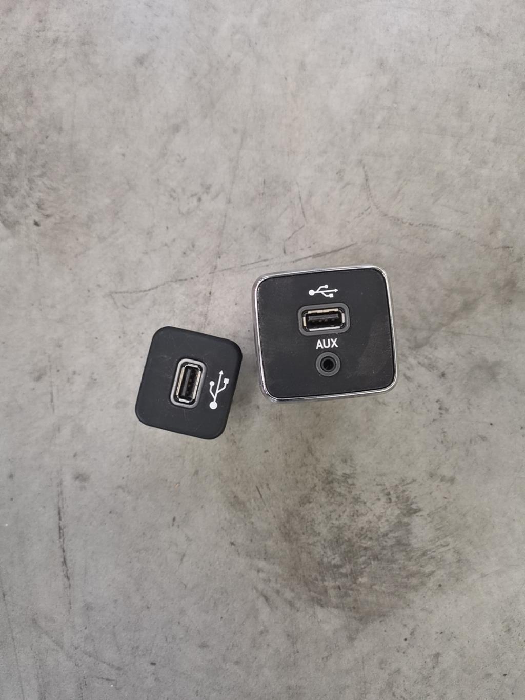Prise port USB JEEP COMPASS 2 PHASE 1 Diesel - 1