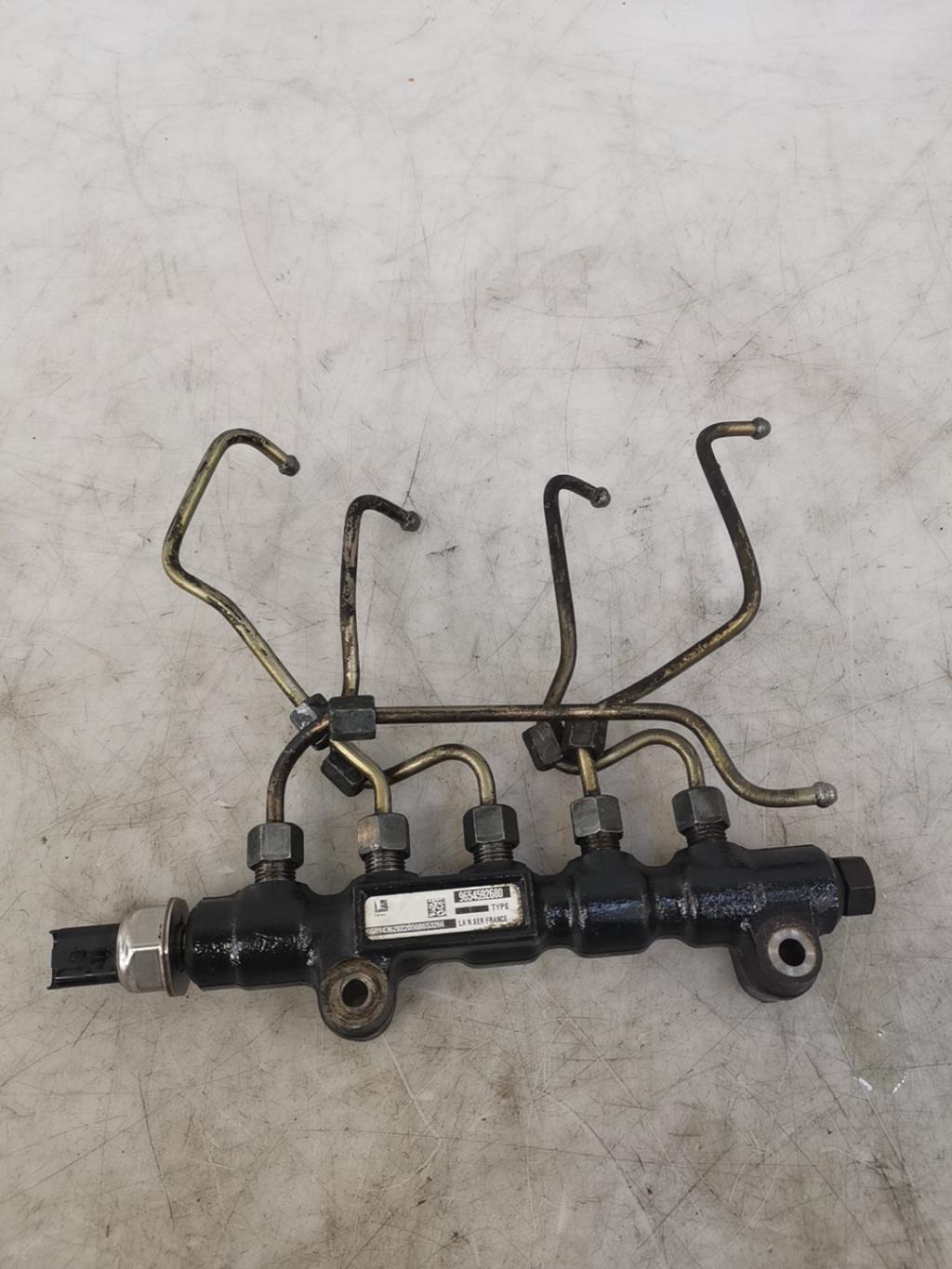 Rampe injection FORD FIESTA 5 PHASE 2 Diesel - 1