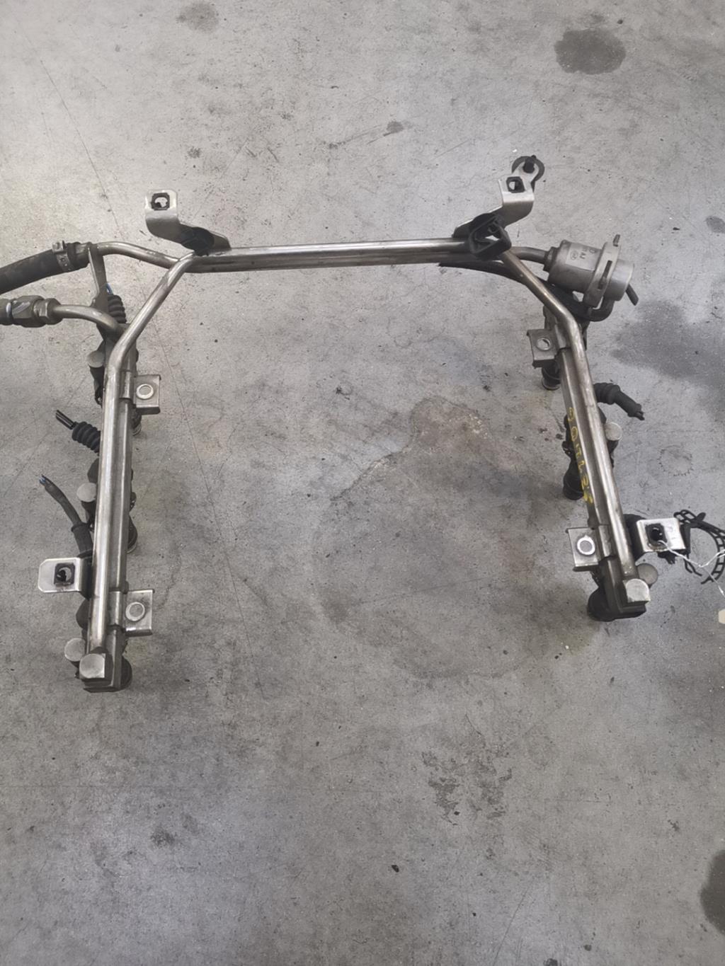 Rampe injection AUDI A6 2 PHASE 1 Essence - 1