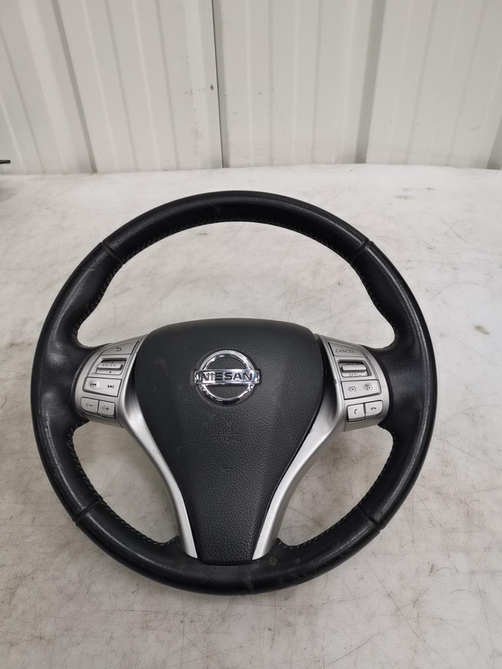 Volant NISSAN QASHQAI 2 PHASE 1 Essence - 1