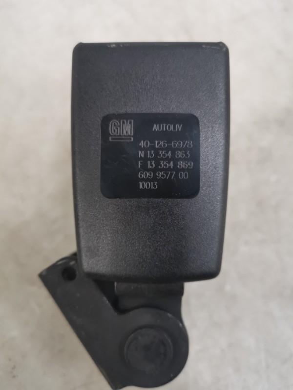 Aggancio cintura sicurezza posteriore sinistro OPEL ASTRA J PHASE 2 Diésel - 1