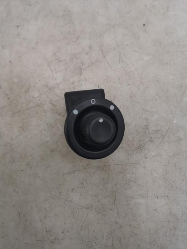 Commande retroviseurs RENAULT CLIO 3 PHASE 1 BREAK Diesel - 1