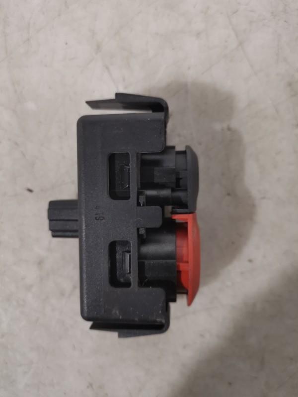 Bouton de warning RENAULT KANGOO 2 PHASE 1 Diesel - 1