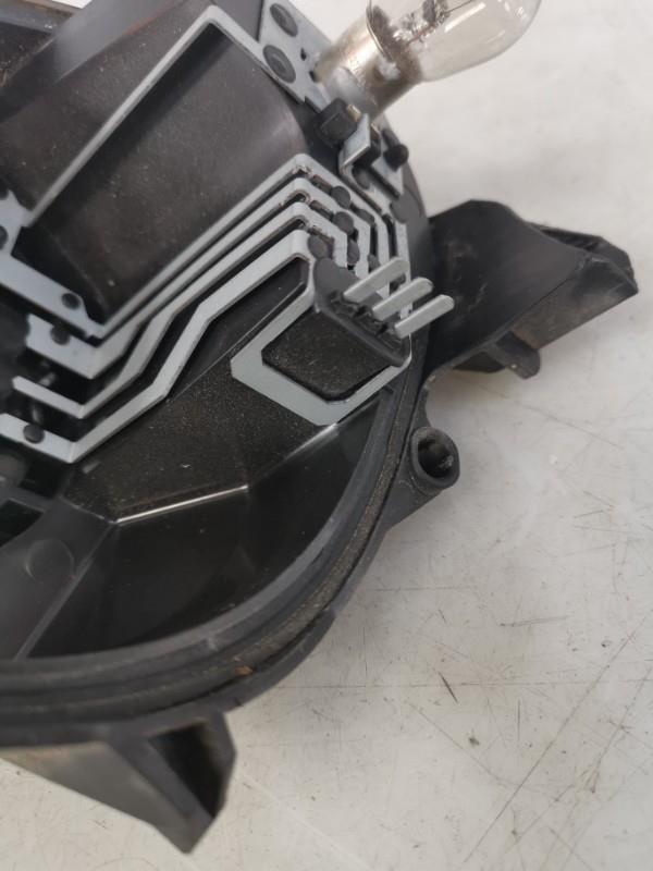 Base portalampade fanale posteriore destro PEUGEOT 208 1 PHASE 2 Diésel - 1