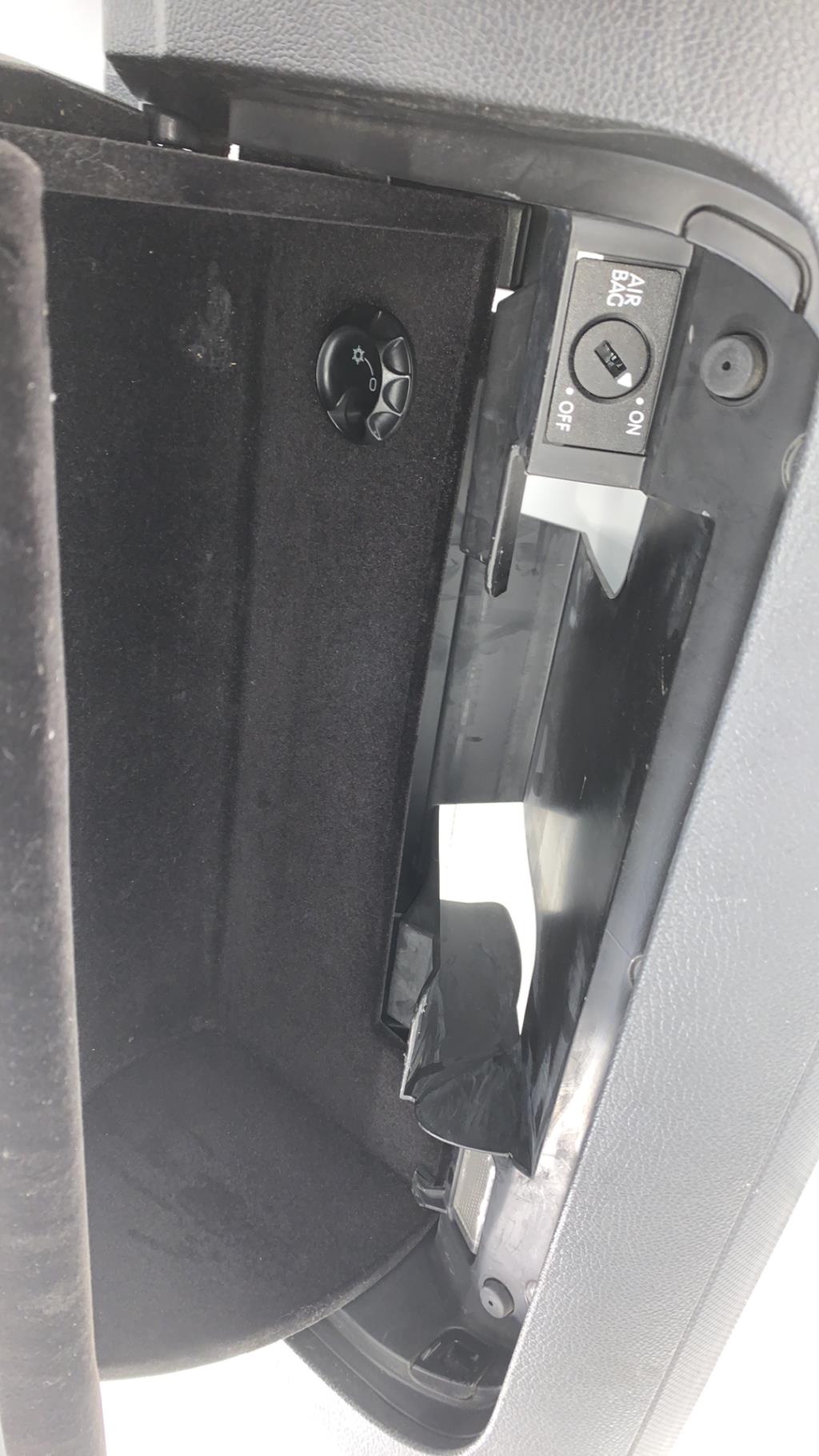 Boite a gants VOLKSWAGEN GOLF 5 Diesel - 1
