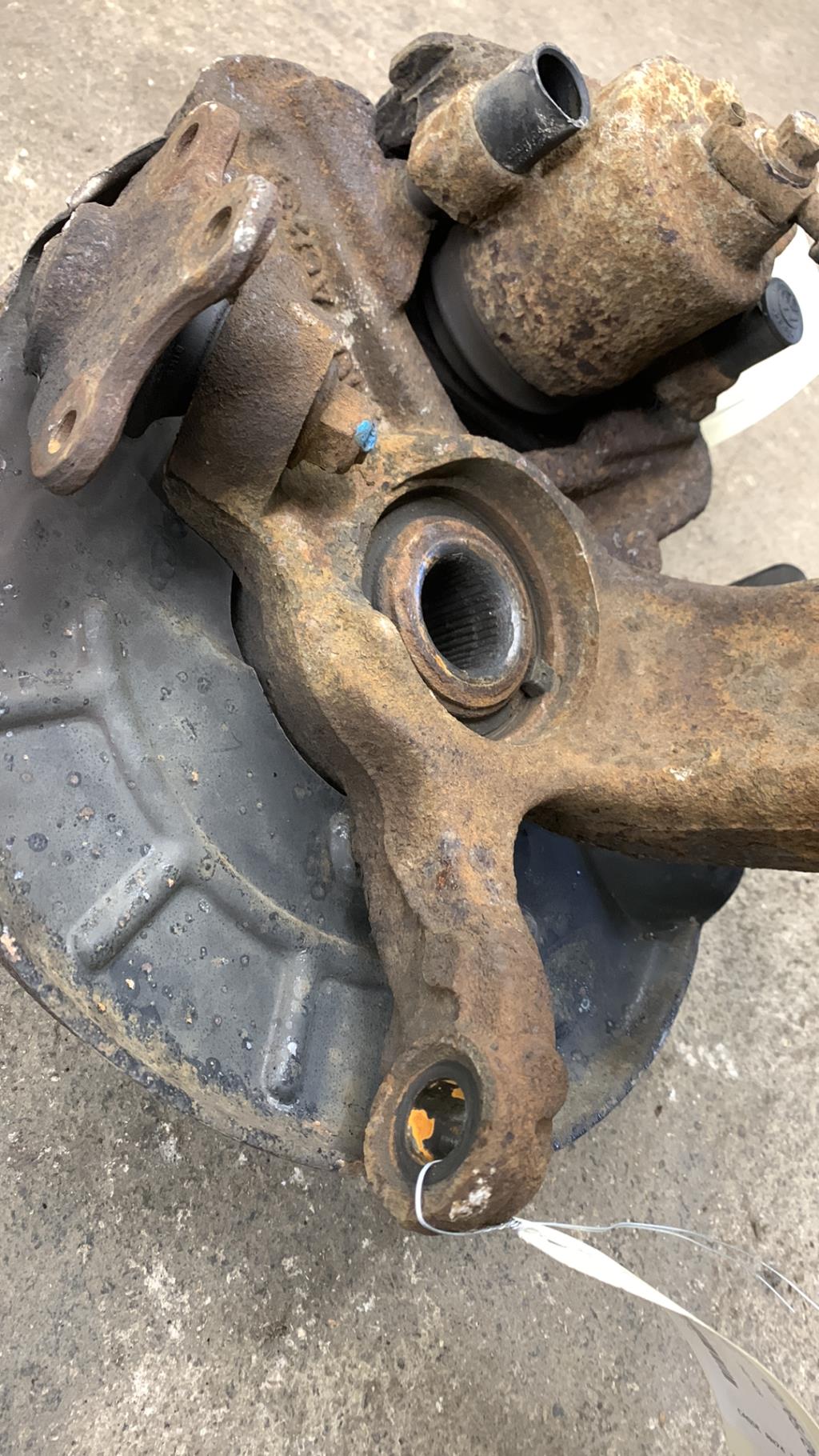 Moyeu avant droit VOLKSWAGEN FOX Diesel - 1
