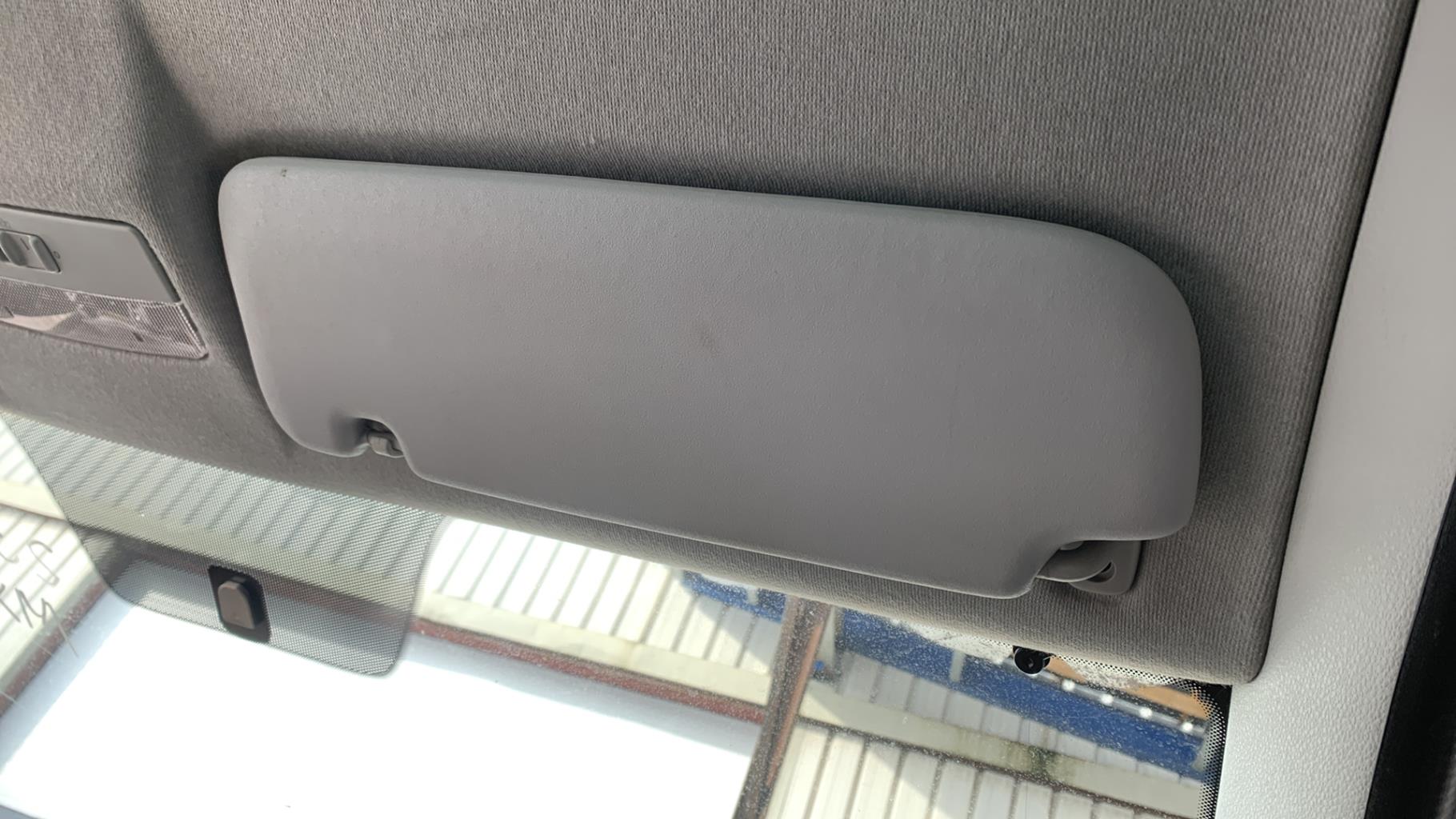 Pare soleil droit VOLKSWAGEN FOX Diesel - 1