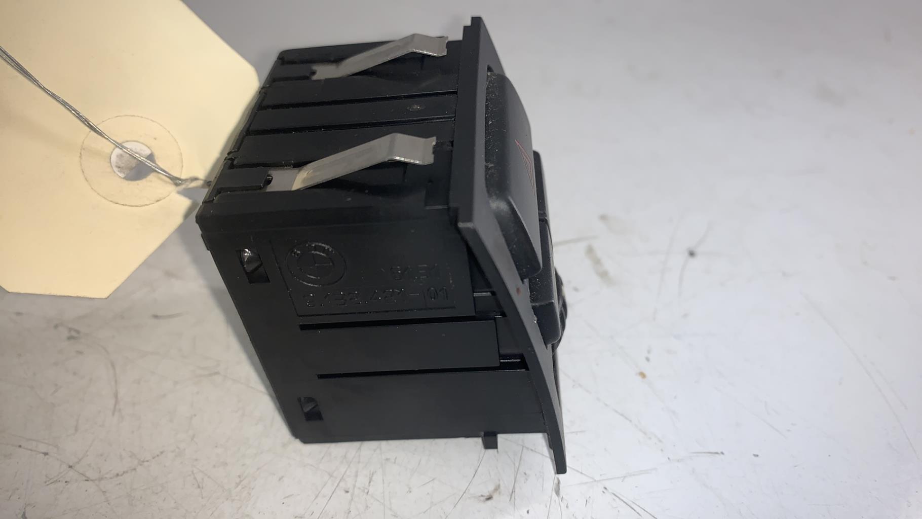 Bouton de warning BMW SERIE 3 E90 PHASE 2 Diesel - 1