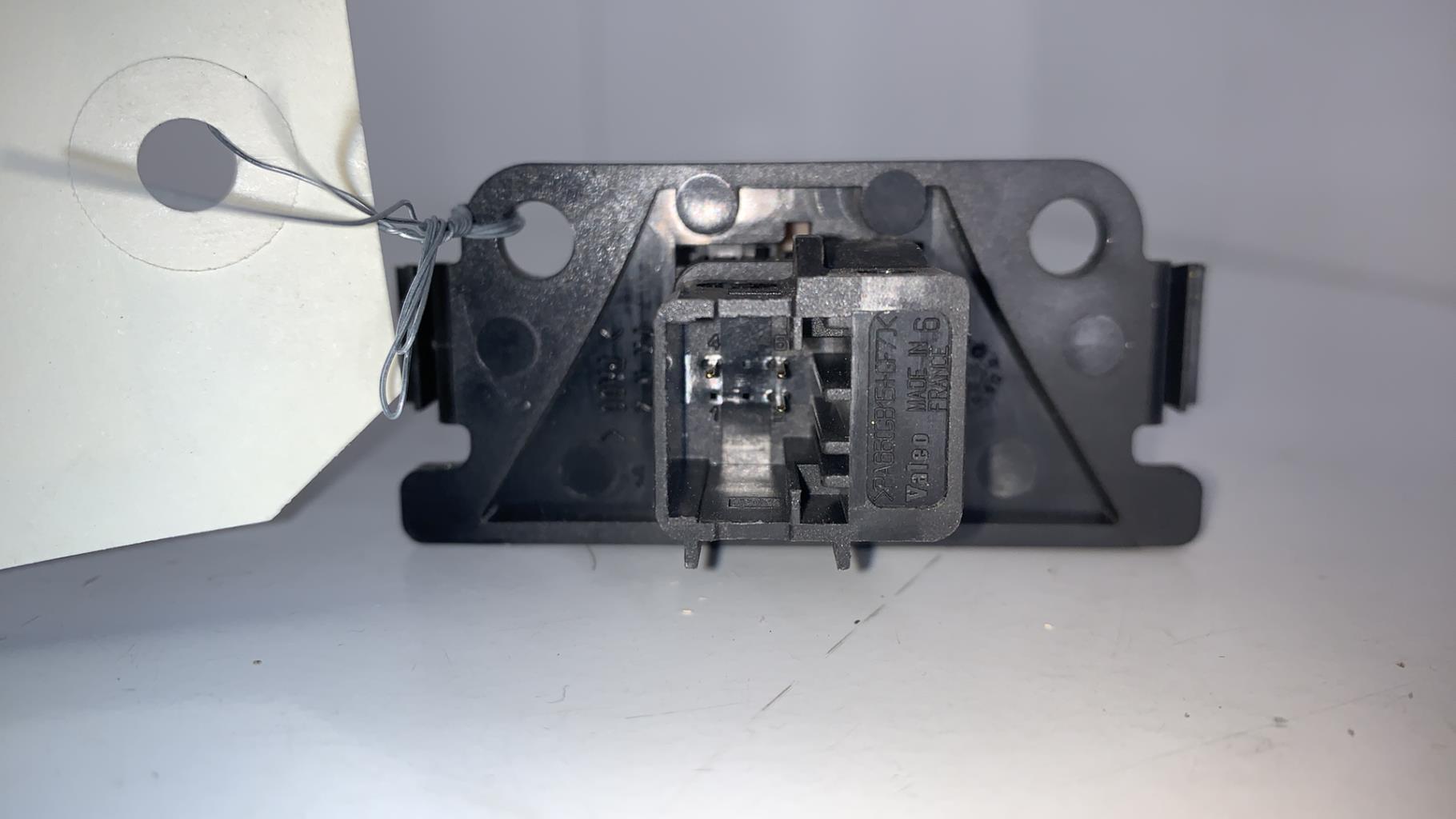 Bouton de warning PEUGEOT 307 PHASE 1 Diesel - 1