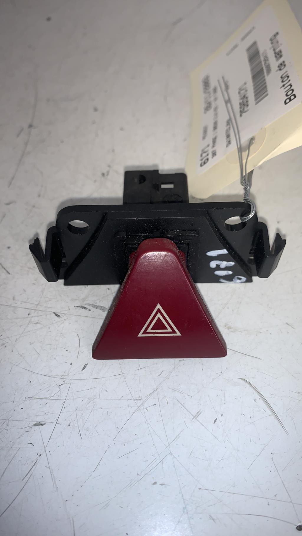 Bouton de warning PEUGEOT 307 PHASE 1 BREAK Diesel - 1