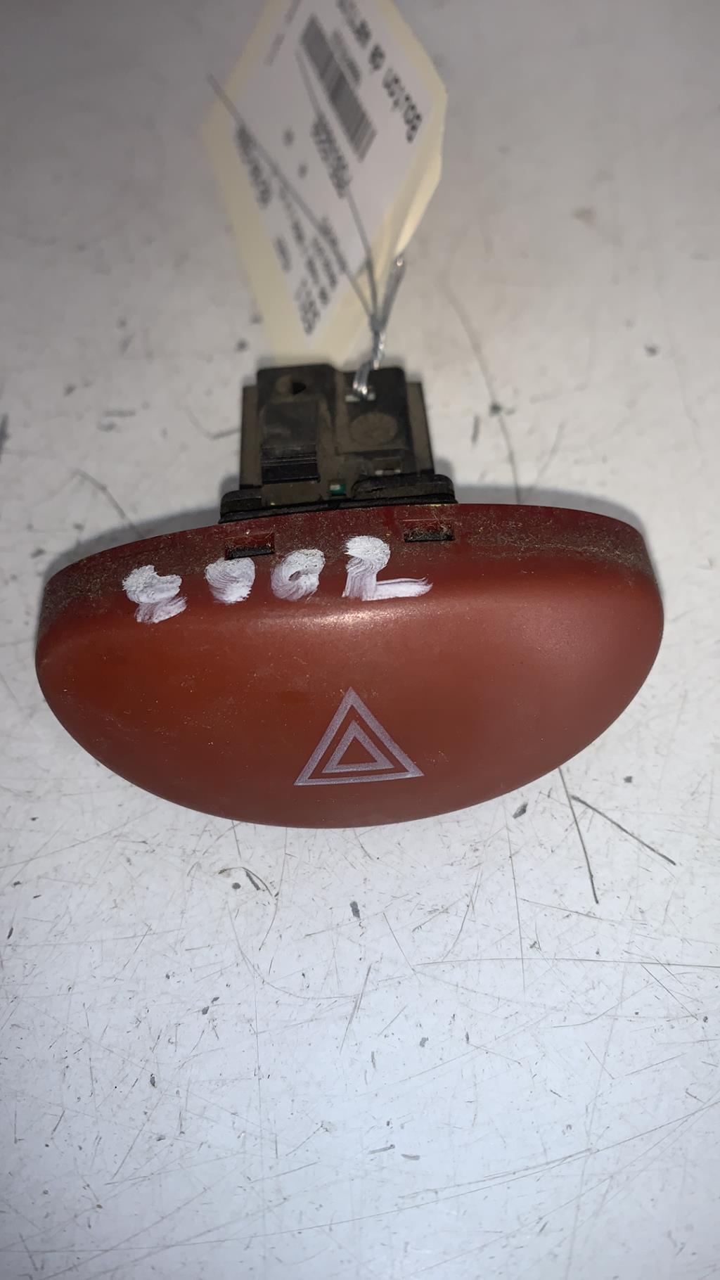 Bouton de warning PEUGEOT 206 PHASE 2 BREAK Diesel - 1
