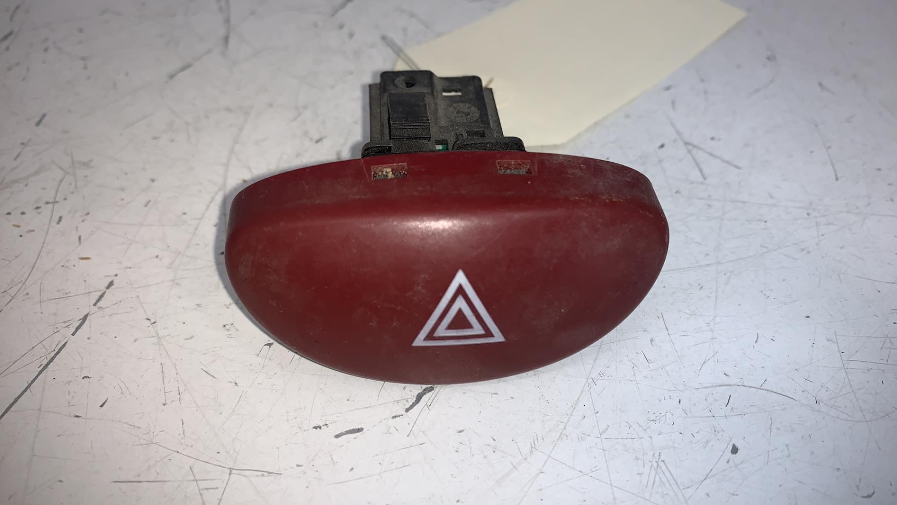 Bouton de warning PEUGEOT 206 PHASE 2 BREAK Diesel - 1