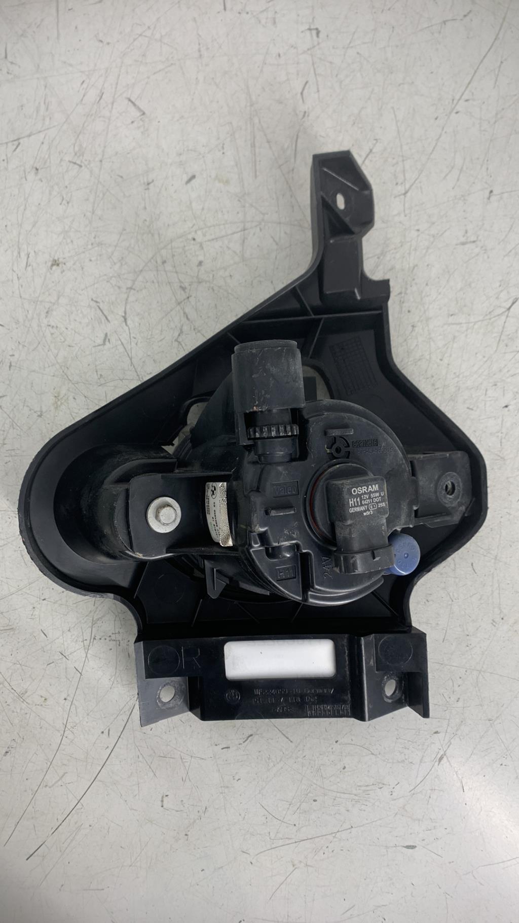 Anti brouillard droit (feux) BMW SERIE 1 E87 PHASE 1 Diesel - 1