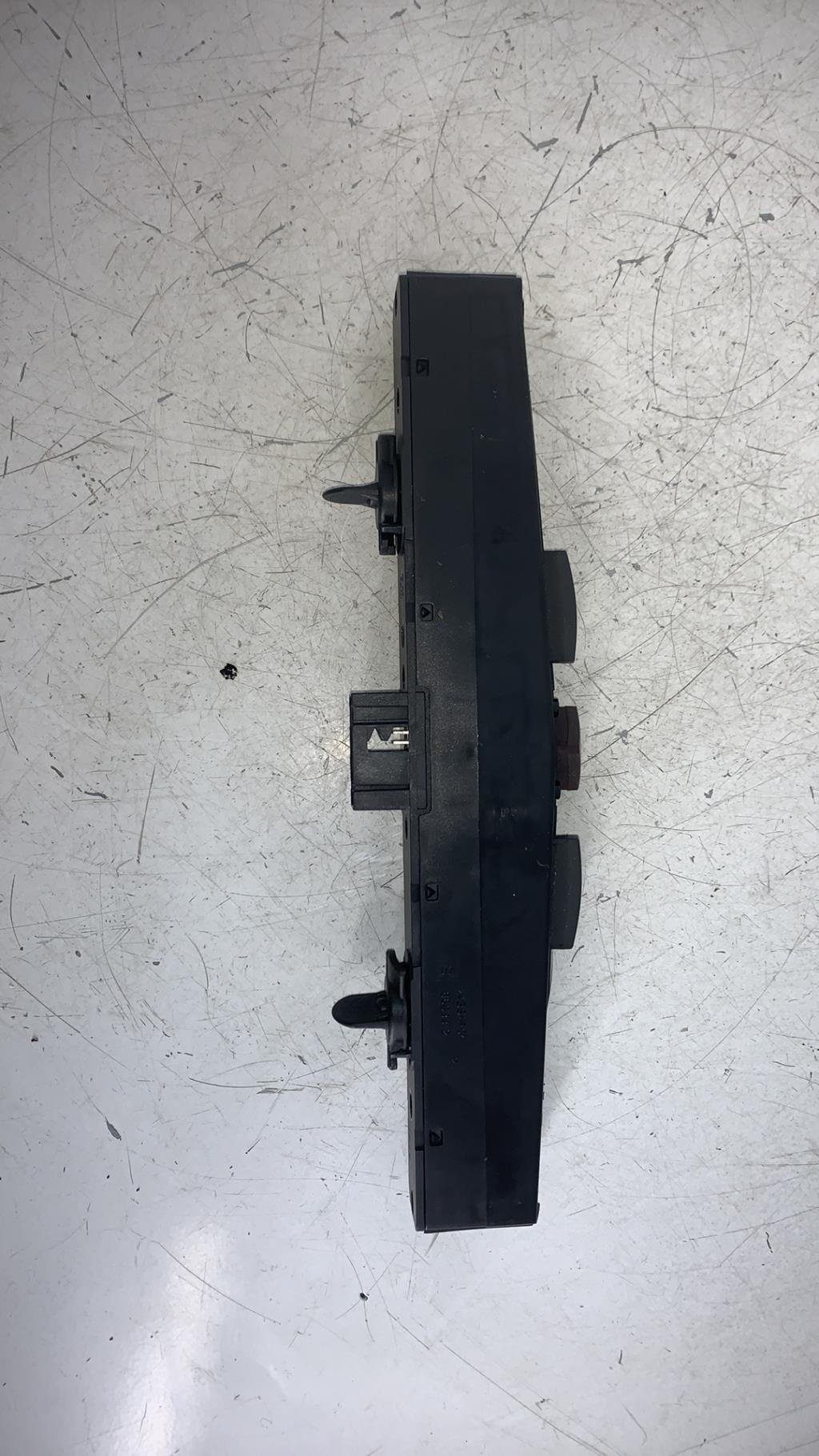 Bouton de warning OPEL ASTRA H PHASE 1 Diesel - 1