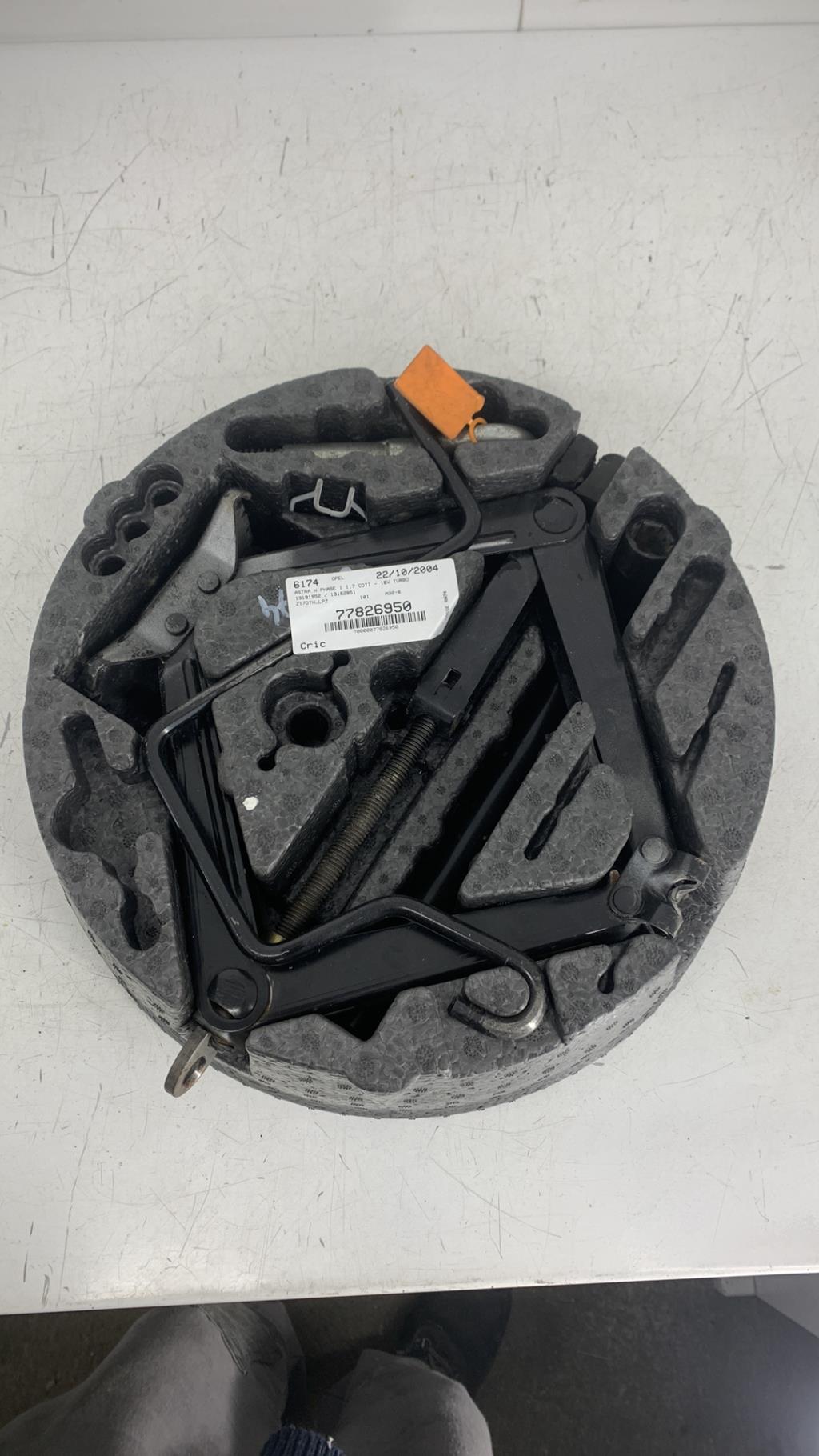 Cric (Ensemble depannage) OPEL ASTRA H PHASE 1 Diesel - 1