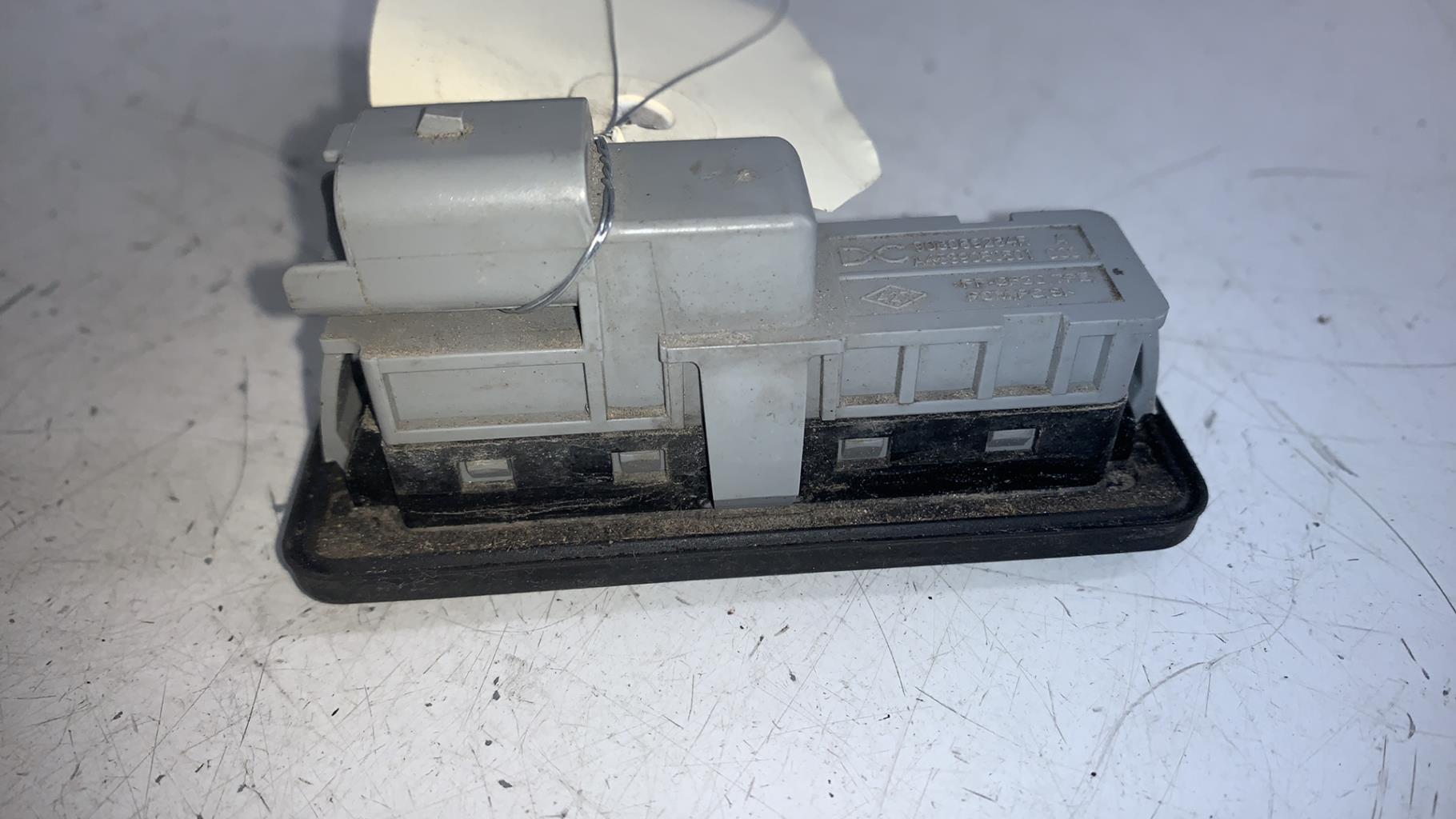 Bouton de coffre RENAULT MEGANE 4 PHASE 1 Diesel - 1