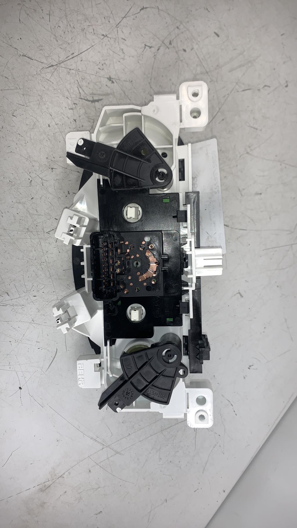 Commande chauffage RENAULT TWINGO 3 PHASE 1 Essence - 1