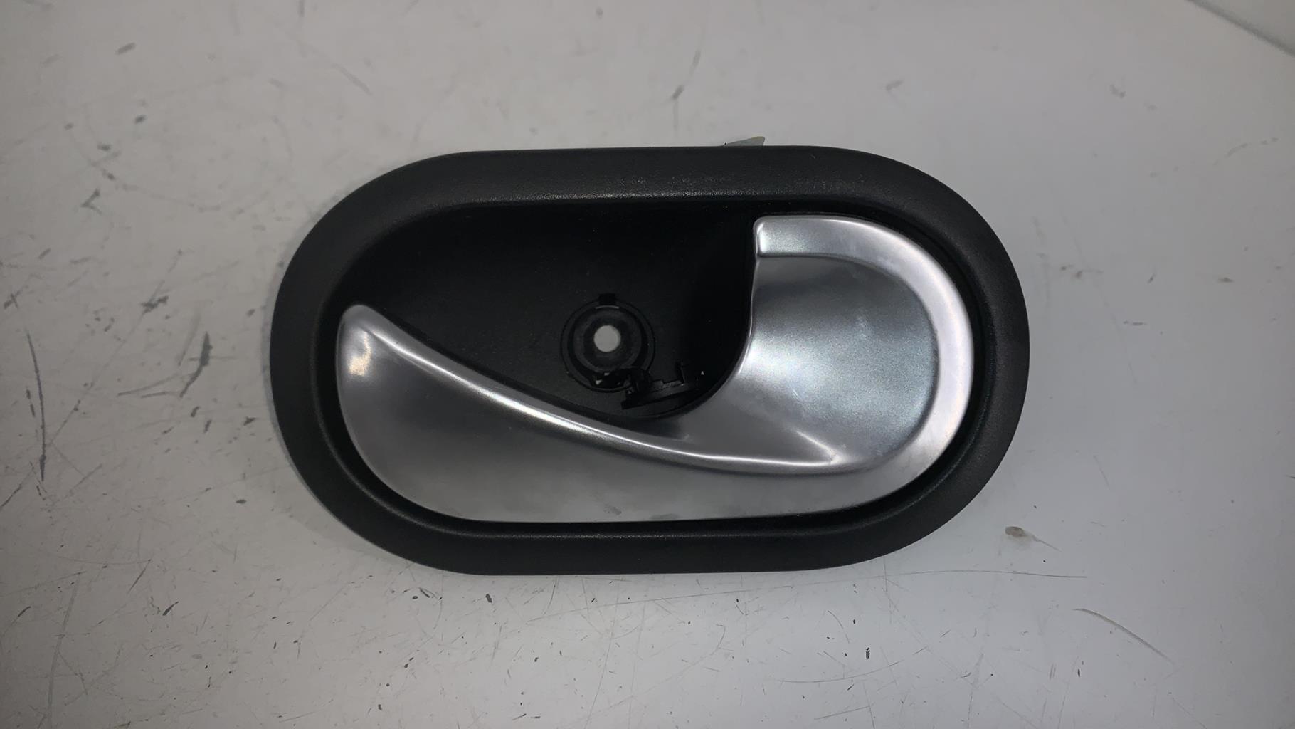 Poignee interieur avant droit RENAULT TWINGO 3 PHASE 1 Essence - 1