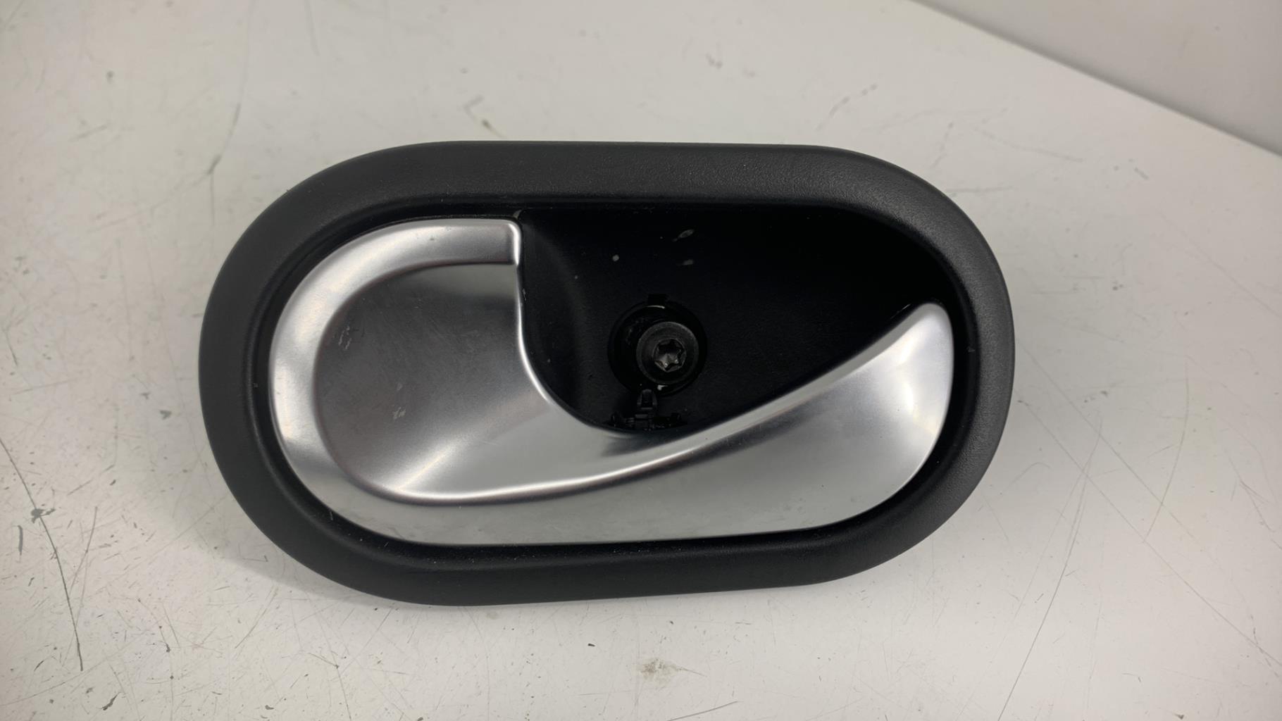 Poignee interieur avant gauche RENAULT TWINGO 3 PHASE 1 Essence - 1