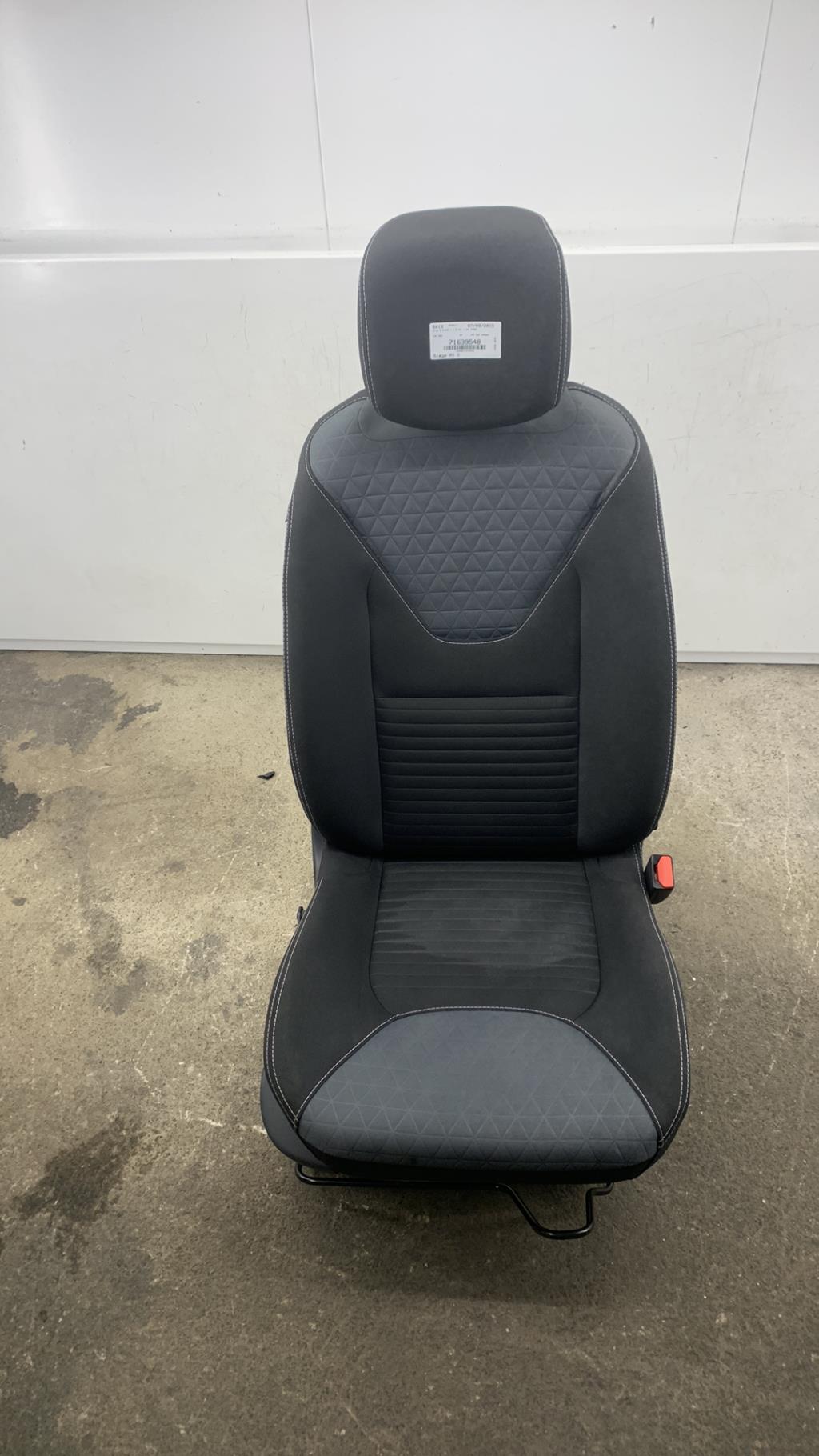 Siege avant droit RENAULT CLIO 4 PHASE 1 Diesel - 1