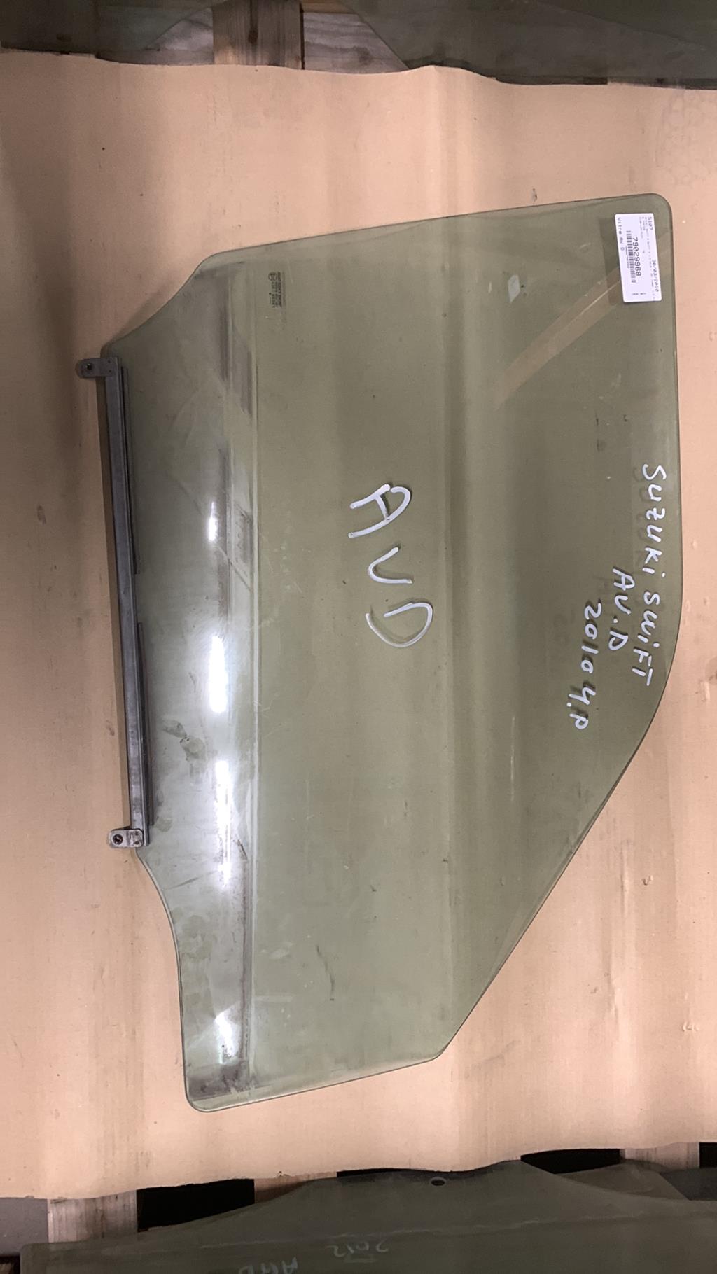 Vitre avant droit SUZUKI SWIFT 3 Diesel - 1