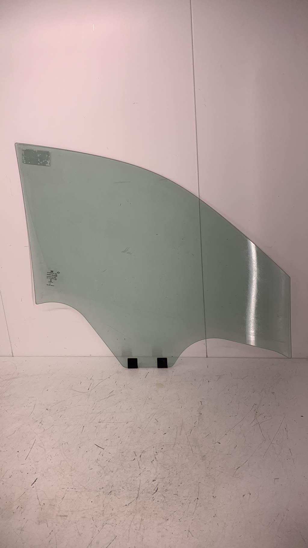 Vitre avant gauche RENAULT TWINGO 3 PHASE 1 Essence - 1
