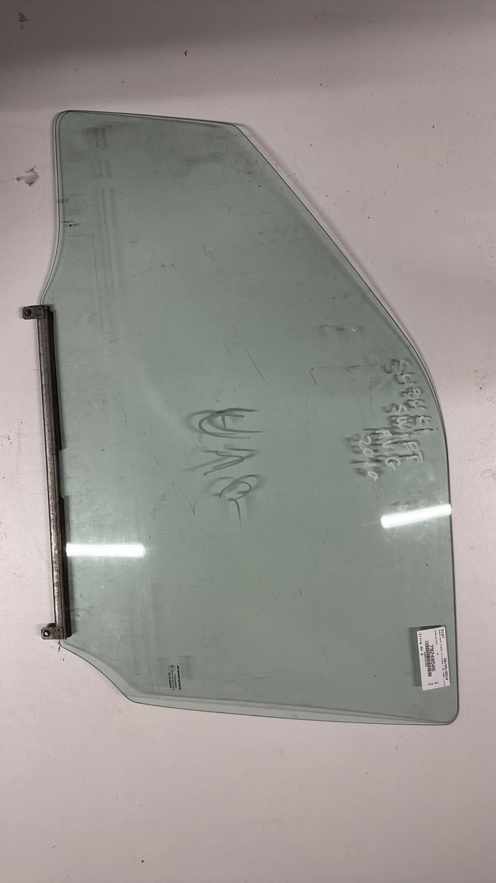 Vitre avant gauche SUZUKI SWIFT 3 Diesel - 1